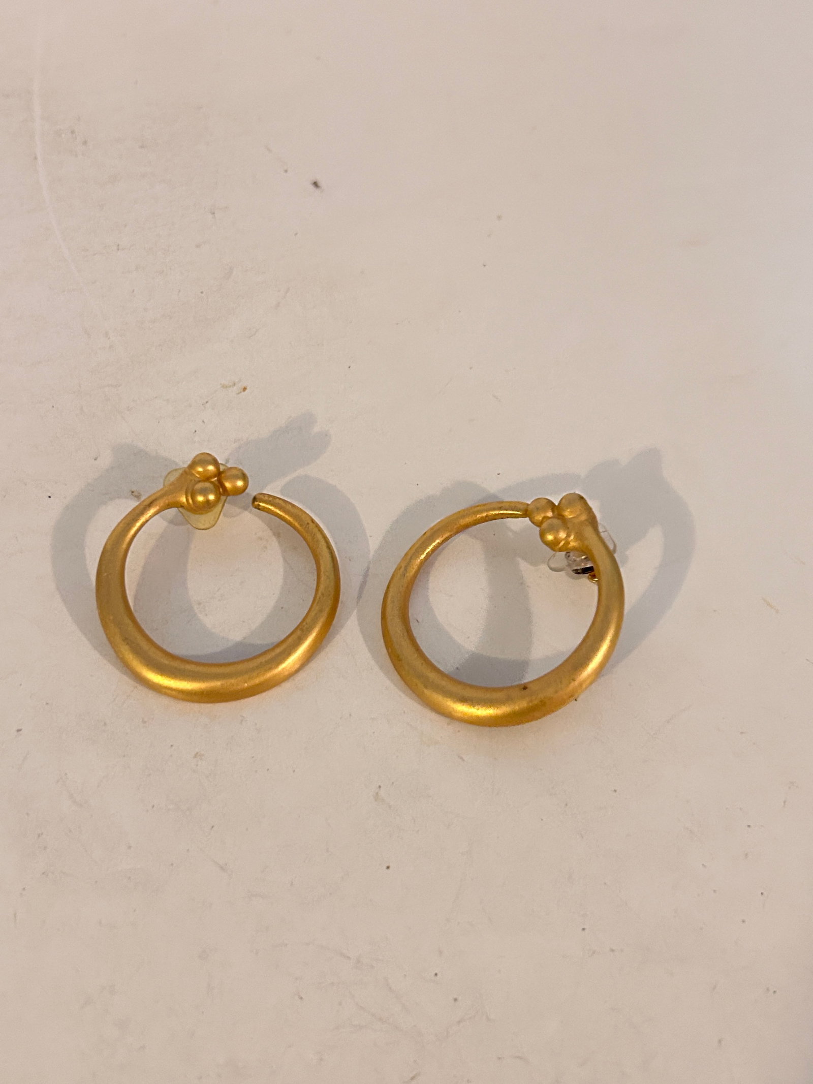 Vintage Gold Tone Liz Claiborn Earrings (1 of 4)