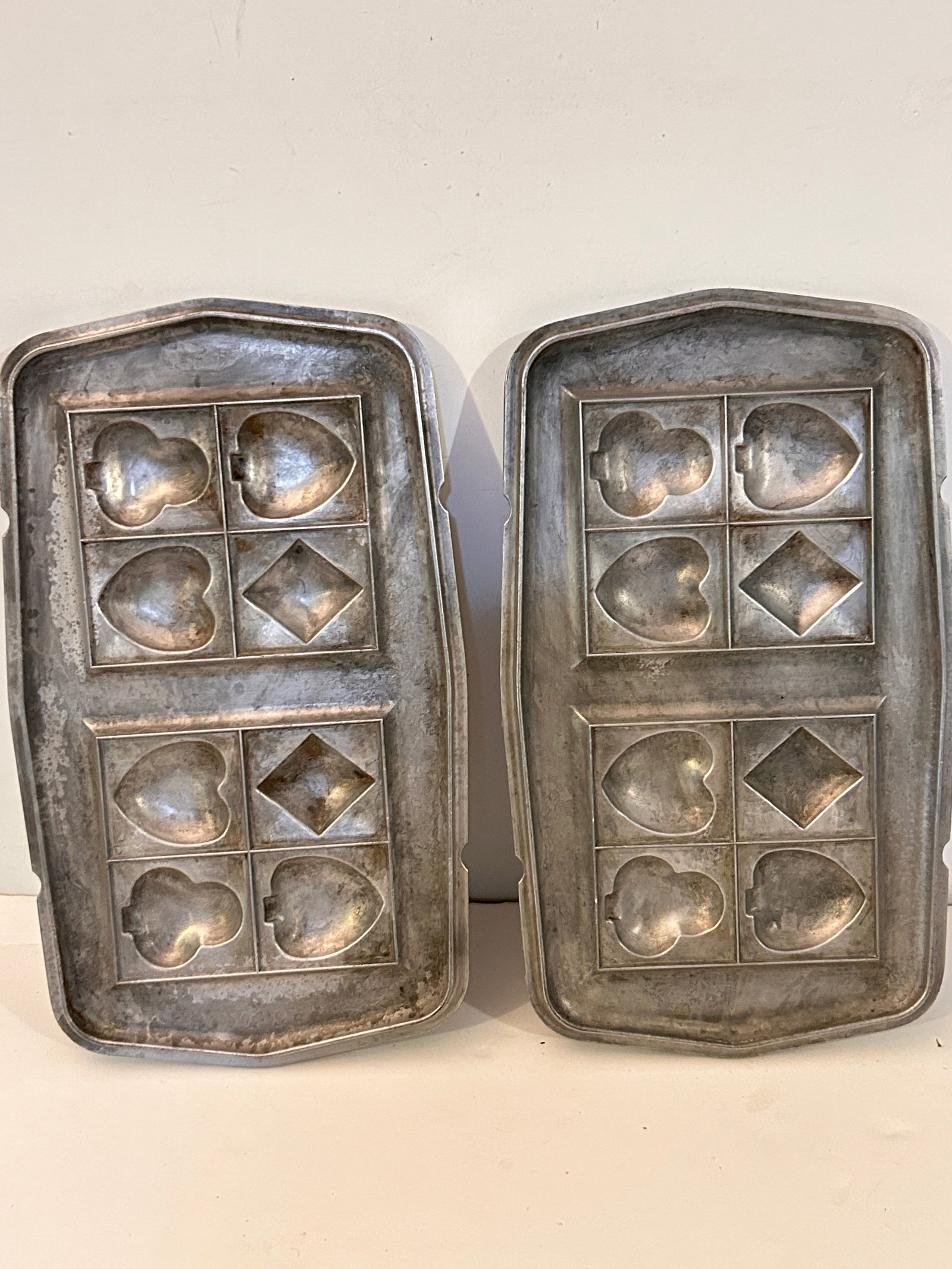 Vintage Soap Mold Aluminum Playing Card Symbols Heart Diamond Spade Club: Vintage Soap Mold Aluminum Playing Card Symbols Heart Diamond Spade Club Please view all photos as they are part of the description and condition of this Item, Feel free to contact me with questions o