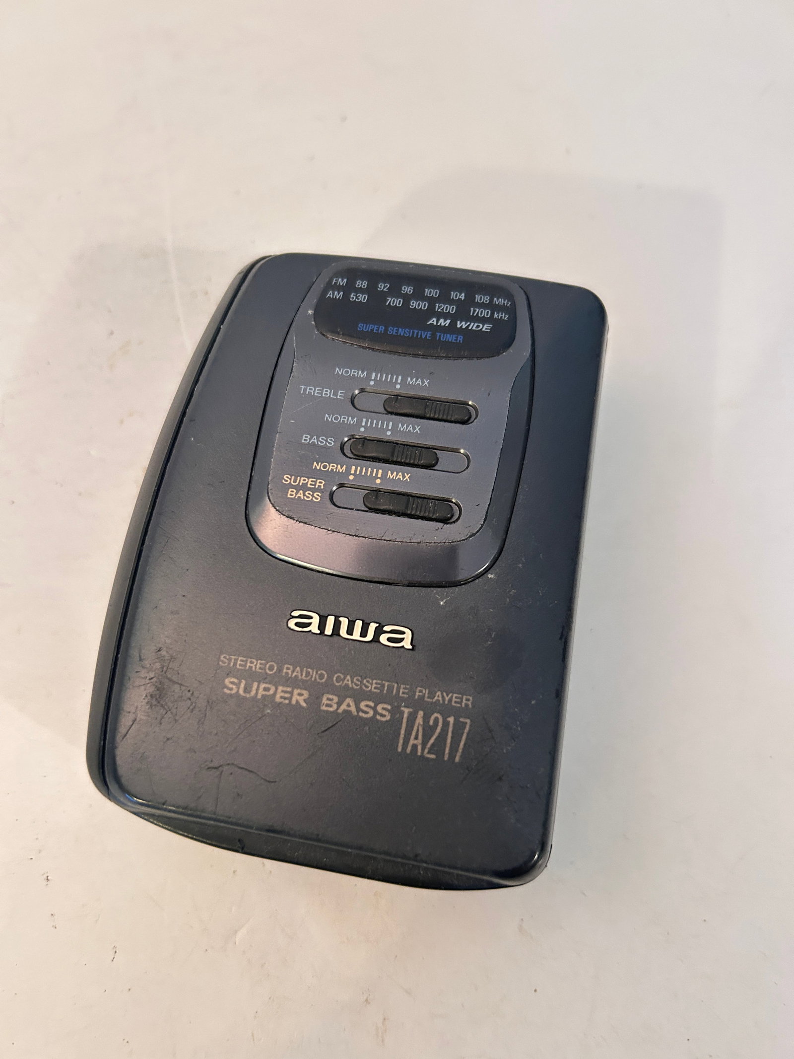 Vintage AIWA Walkman Model SUPER BASS TA217 Portable Stereo Cassette Player needs battery (1 of 4)