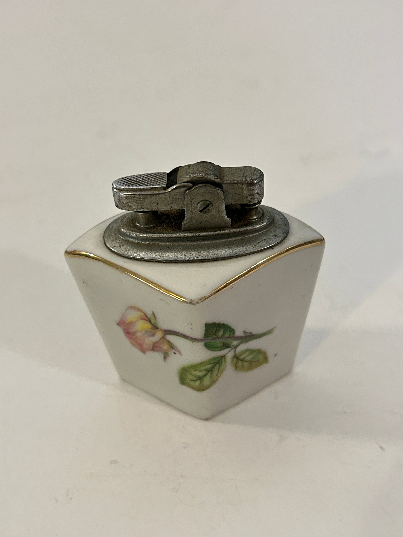 Vintage 1950s Chase porcelain table lighter manufactured in Japan (1 of 4)
