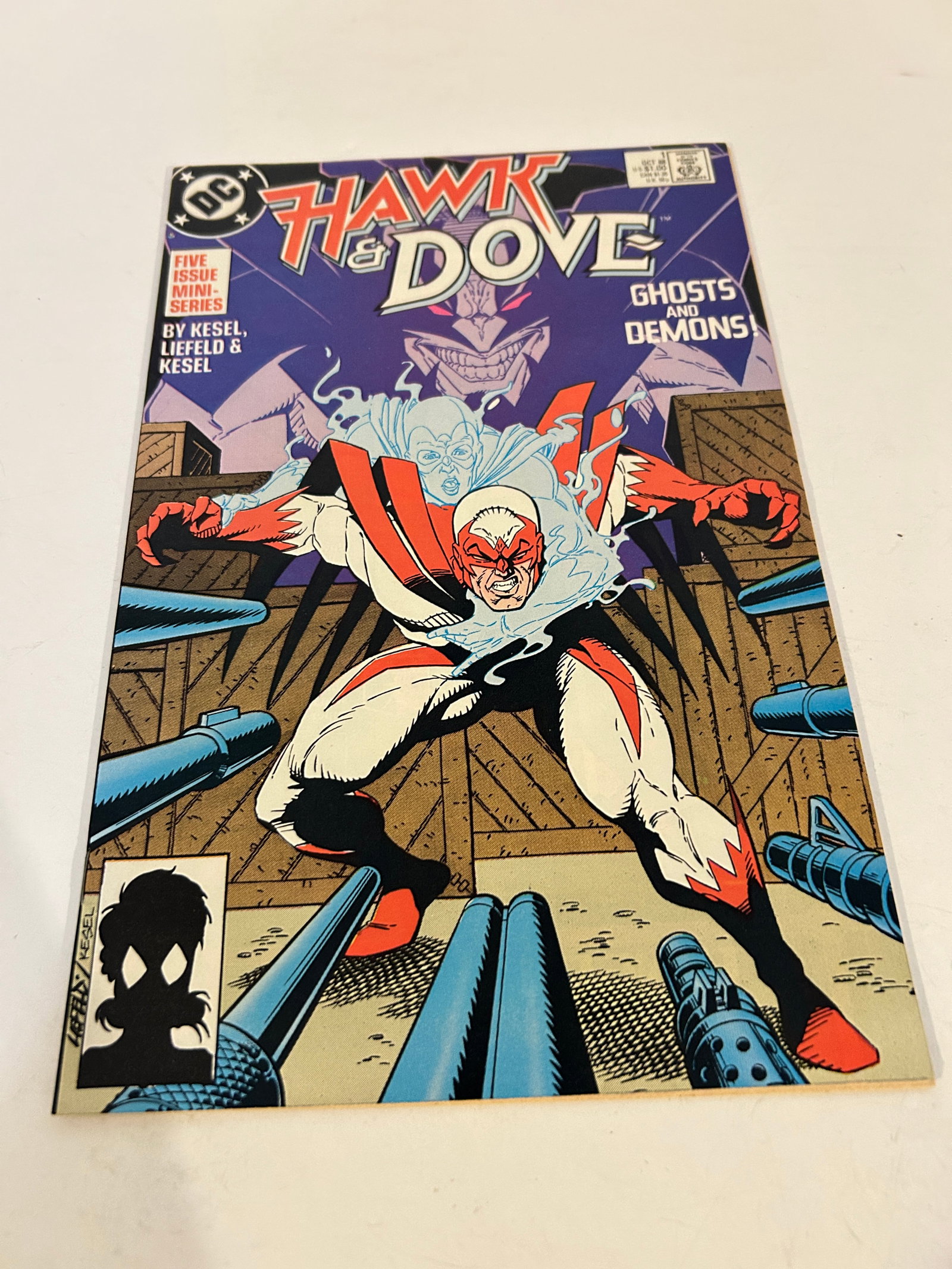 This is Hawk & Dove #1 from 1988, a DC Comics mini-series.: This is Hawk & Dove #1 from 1988, a DC Comics mini-series. Please view all photos as they are part of the description and condition of this Item, Feel free to contact me with questions or picture requ