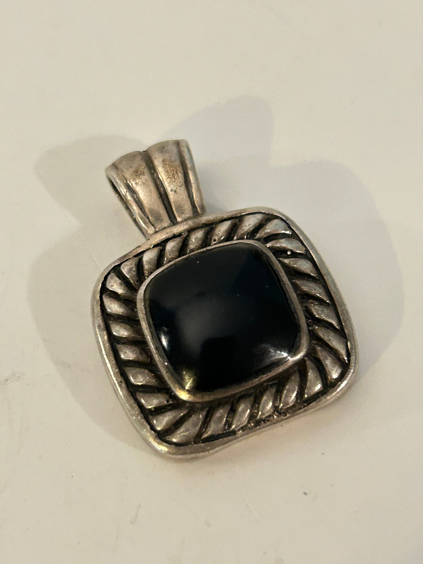 Vintage Sterling Silver Black Onyx Pendant: Vintage Sterling Silver Black Onyx Pendant Please view all photos as they are part of the description and condition of this Item, Feel free to contact me with questions or picture requests! Used Item 