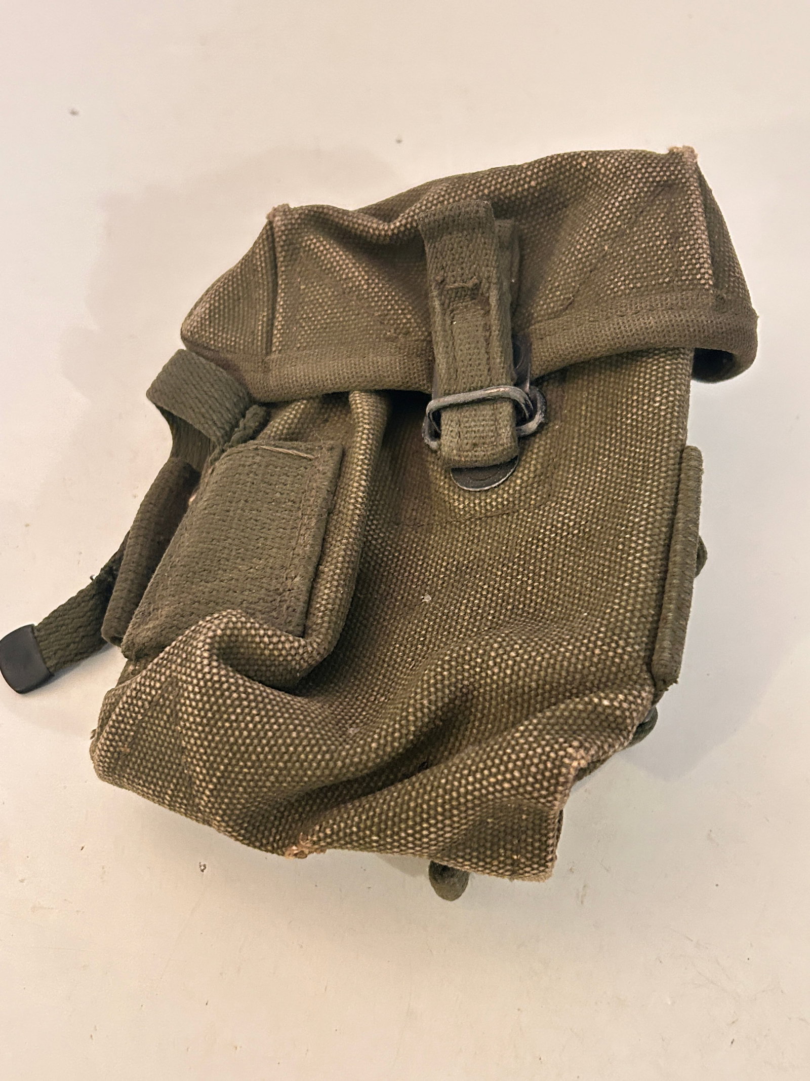USGI M1956 Ammo Pouch Vietnam Era M56: USGI M1956 Ammo Pouch Vietnam Era M56 Please view all photos as they are part of the description and condition of this Item, Feel free to contact me with questions or picture requests! Used Item AS IS