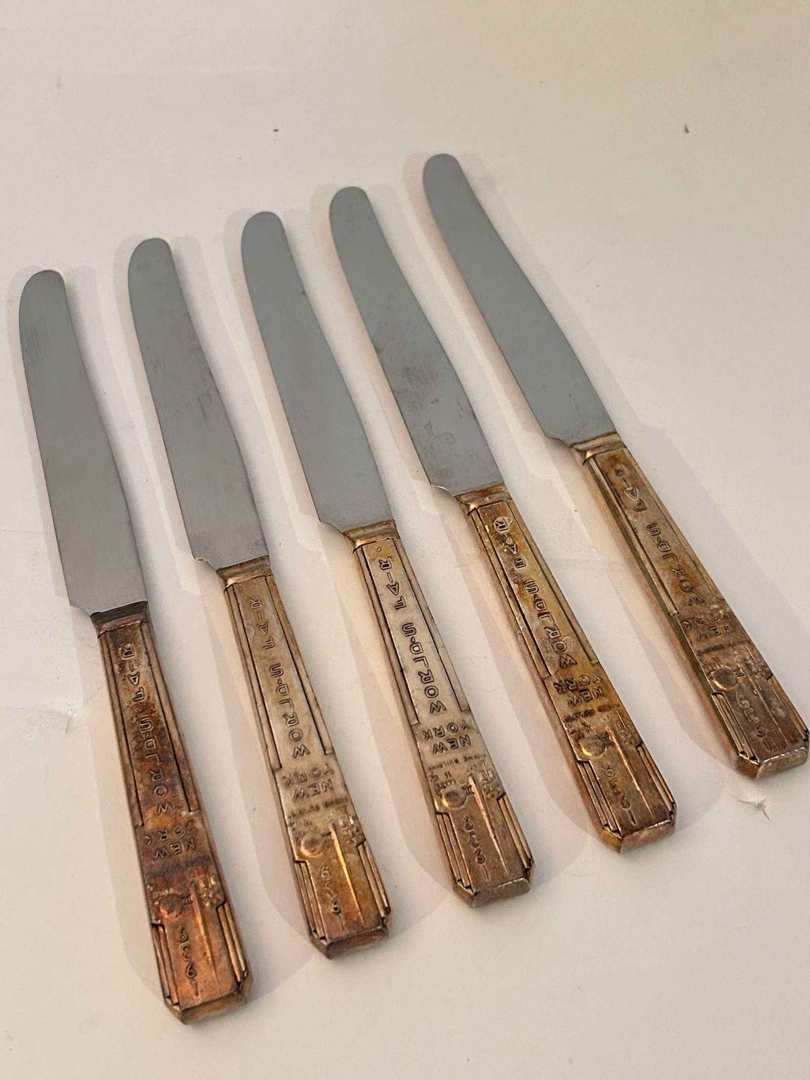 Lot of 5 1939 New York World's Fair Knives H Rogers Co silver-plate (1 of 4)