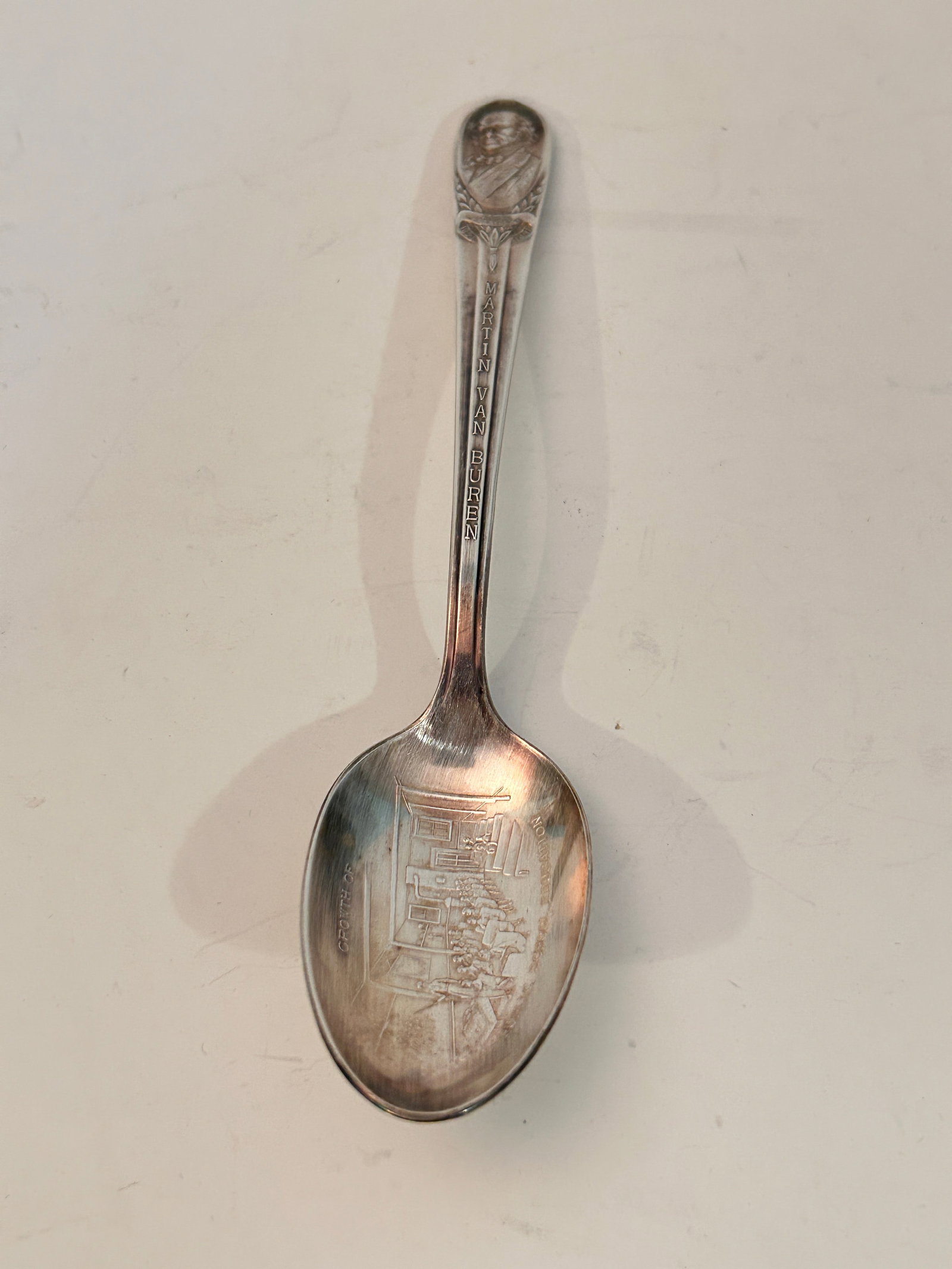 Vintage Wm. Rogers Presidential Spoon: Vintage Wm Rogers Presidential Spoon Please view all photos as they are part of the description and condition of this Item, Feel free to contact me with questions or picture requests! Used Item AS IS