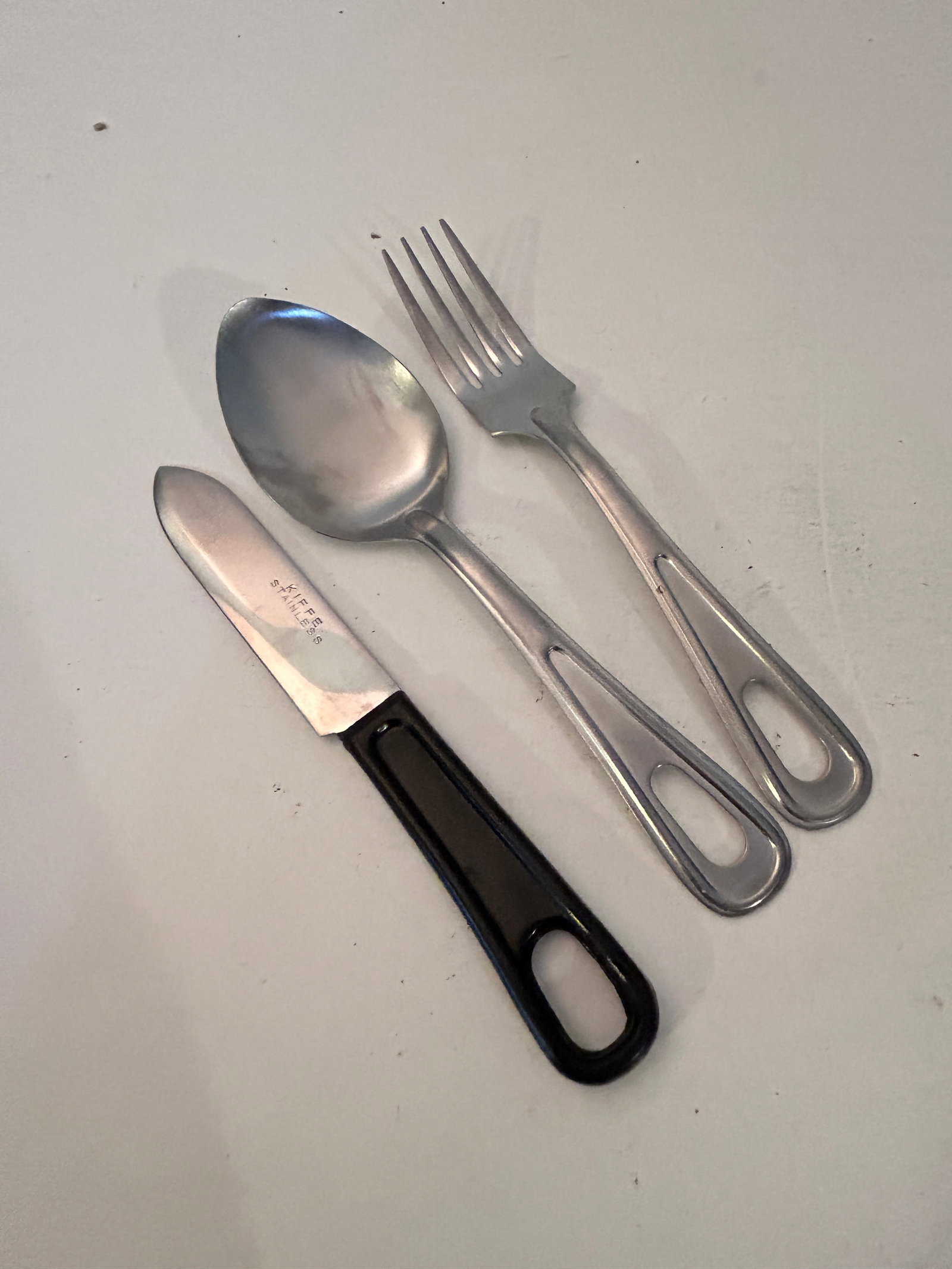 US Mess Kit 3pc Knife Fork Spoon Set: US Mess Kit 3pc Knife Fork Spoon Set Please view all photos as they are part of the description and condition of this Item, Feel free to contact me with questions or picture requests! Used Item AS IS