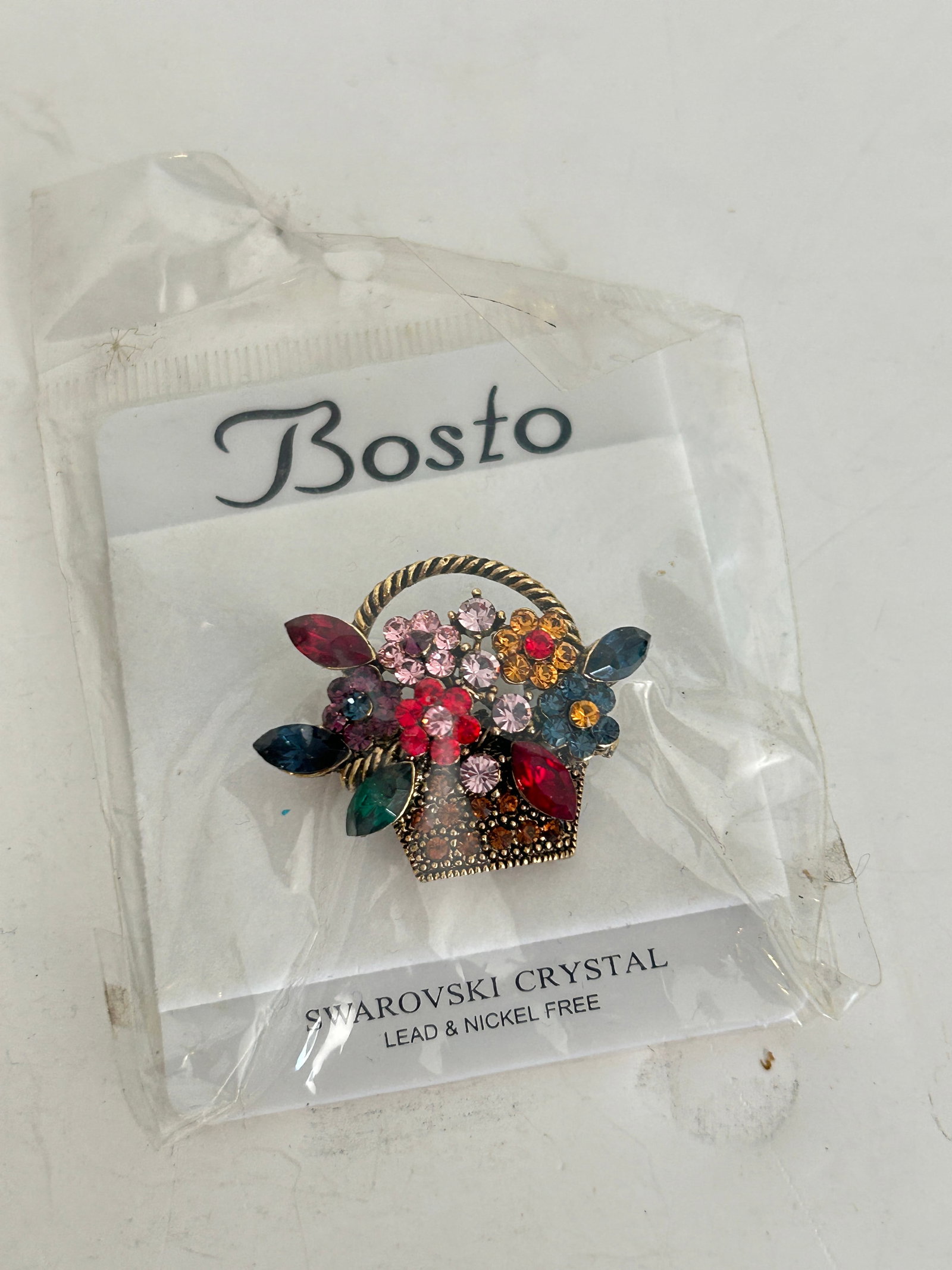 Vintage Bosto Swarovski Crystal Brooch: Vintage Bosto Swarovski Crystal Brooch Please view all photos as they are part of the description and condition of this Item, Feel free to contact me with questions or picture requests! Used Item AS I