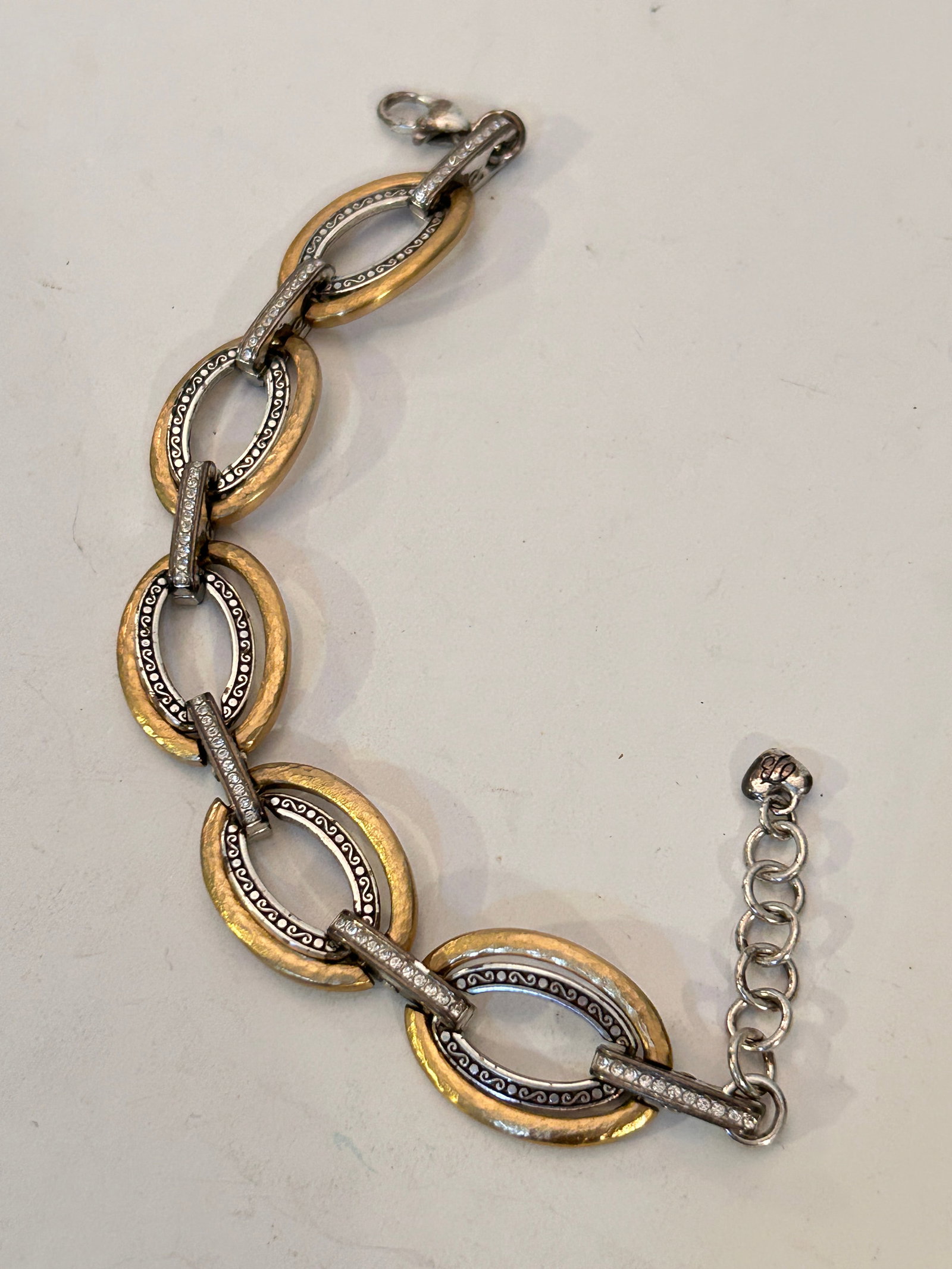 Vintage Brighton heart Bracelet Sz 8": Vintage Brighton heart Bracelet Sz 8" Please view all photos as they are part of the description and condition of this Item, Feel free to contact me with questions or picture requests! Used Item AS IS