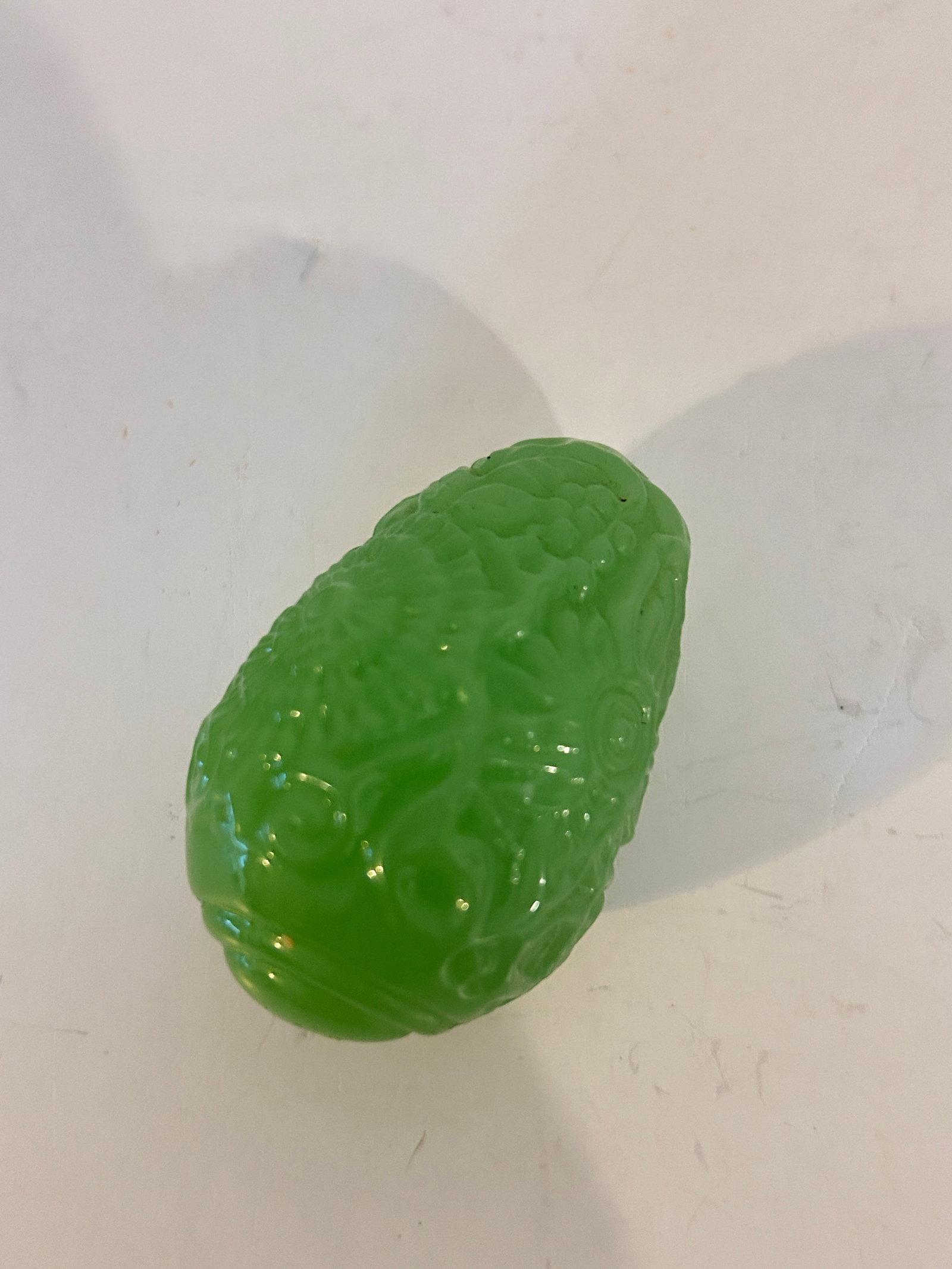 Franklin Mint Chinese Jade Glass Egg: Franklin Mint Chinese Jade Glass Egg Please view all photos as they are part of the description and condition of this Item, Feel free to contact me with questions or picture requests! Used Item AS IS