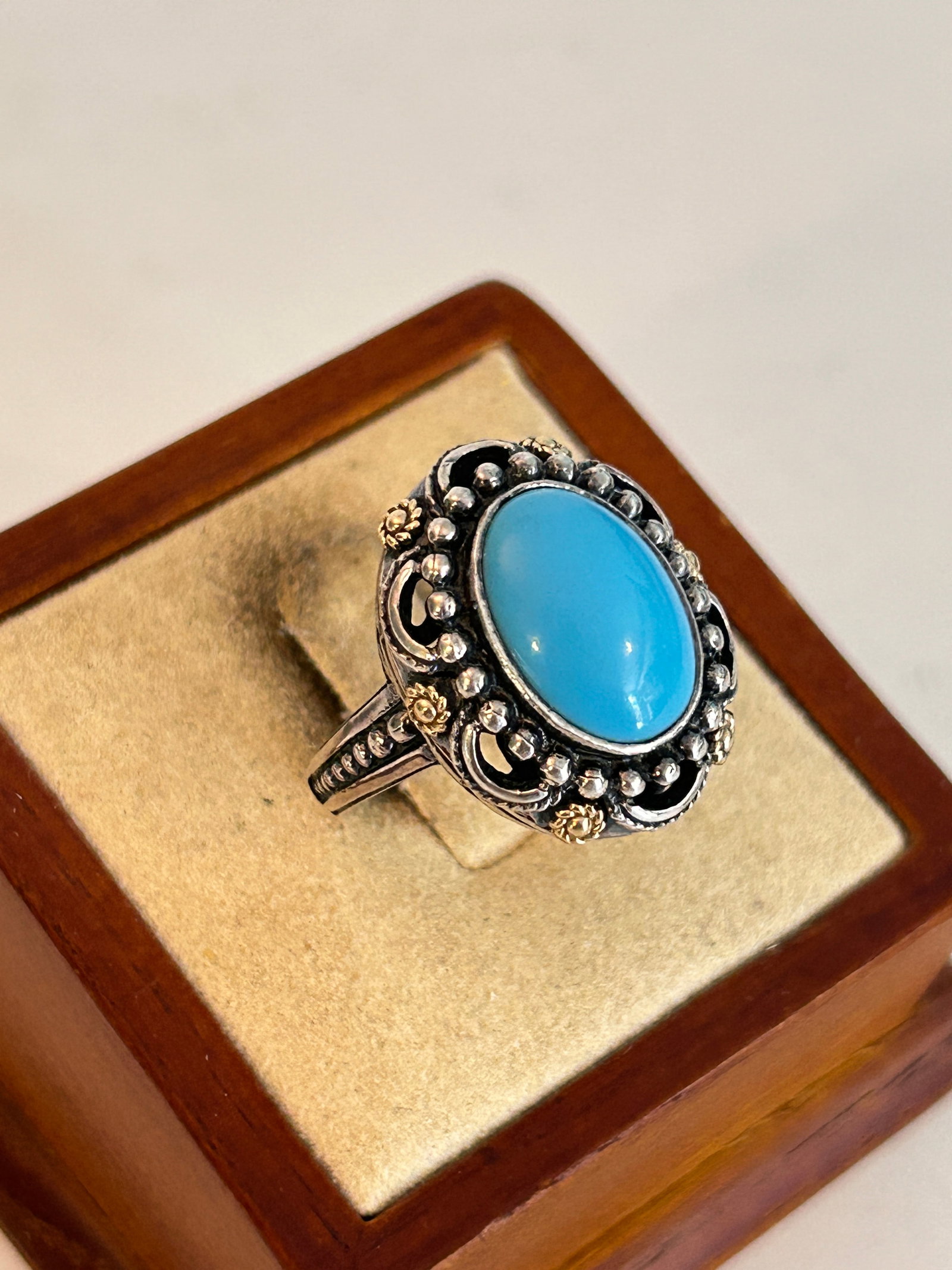 Vintage Sterling Silver 18K Gold Ring Sz 7: Vintage Sterling Silver 18K Gold Ring Sz 7 Please view all photos as they are part of the description and condition of this Item, Feel free to contact me with questions or picture requests! Used Item 