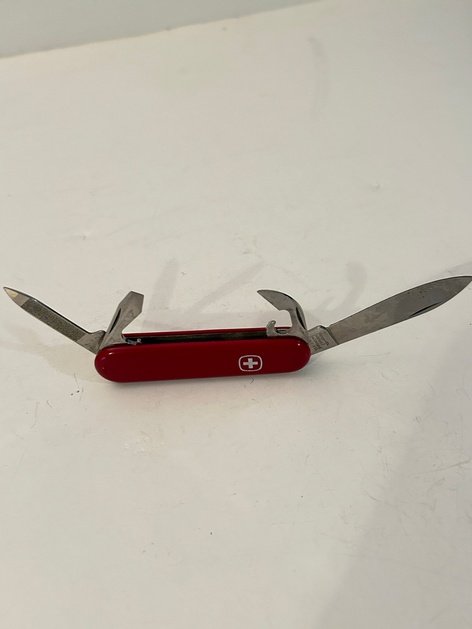 Vintage Wenger Traveler Swiss Army Knife 4 BLADE: Vintage Wenger Traveler Swiss Army Knife 4 BLADE Please view all photos as they are part of the description and condition of this Item, Feel free to contact me with questions or picture requests! Used