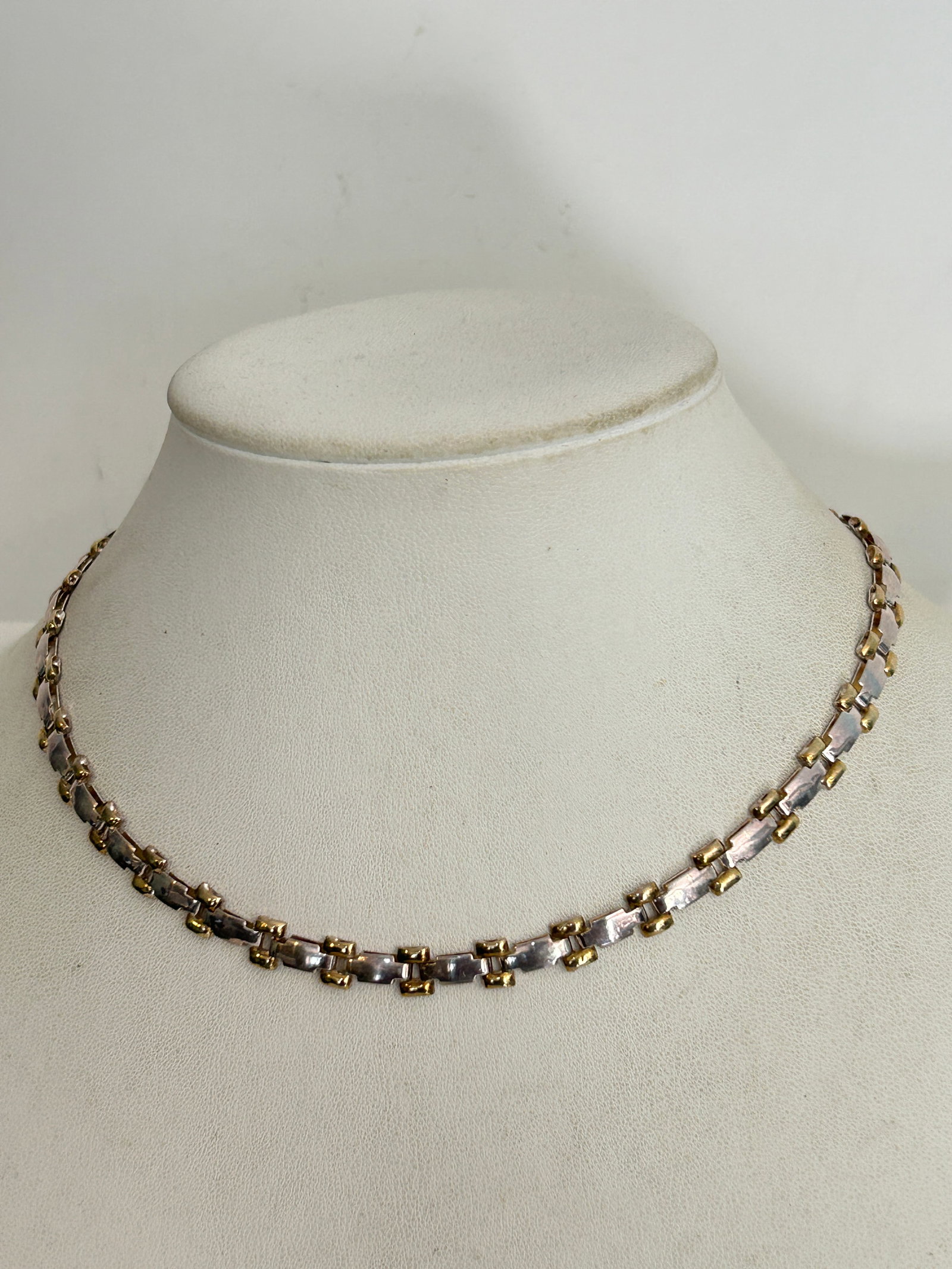 Vintage Sterling Silver Necklace 16": Vintage Sterling Silver Necklace 16" Please view all photos as they are part of the description and condition of this Item, Feel free to contact me with questions or picture requests! Used Item AS IS