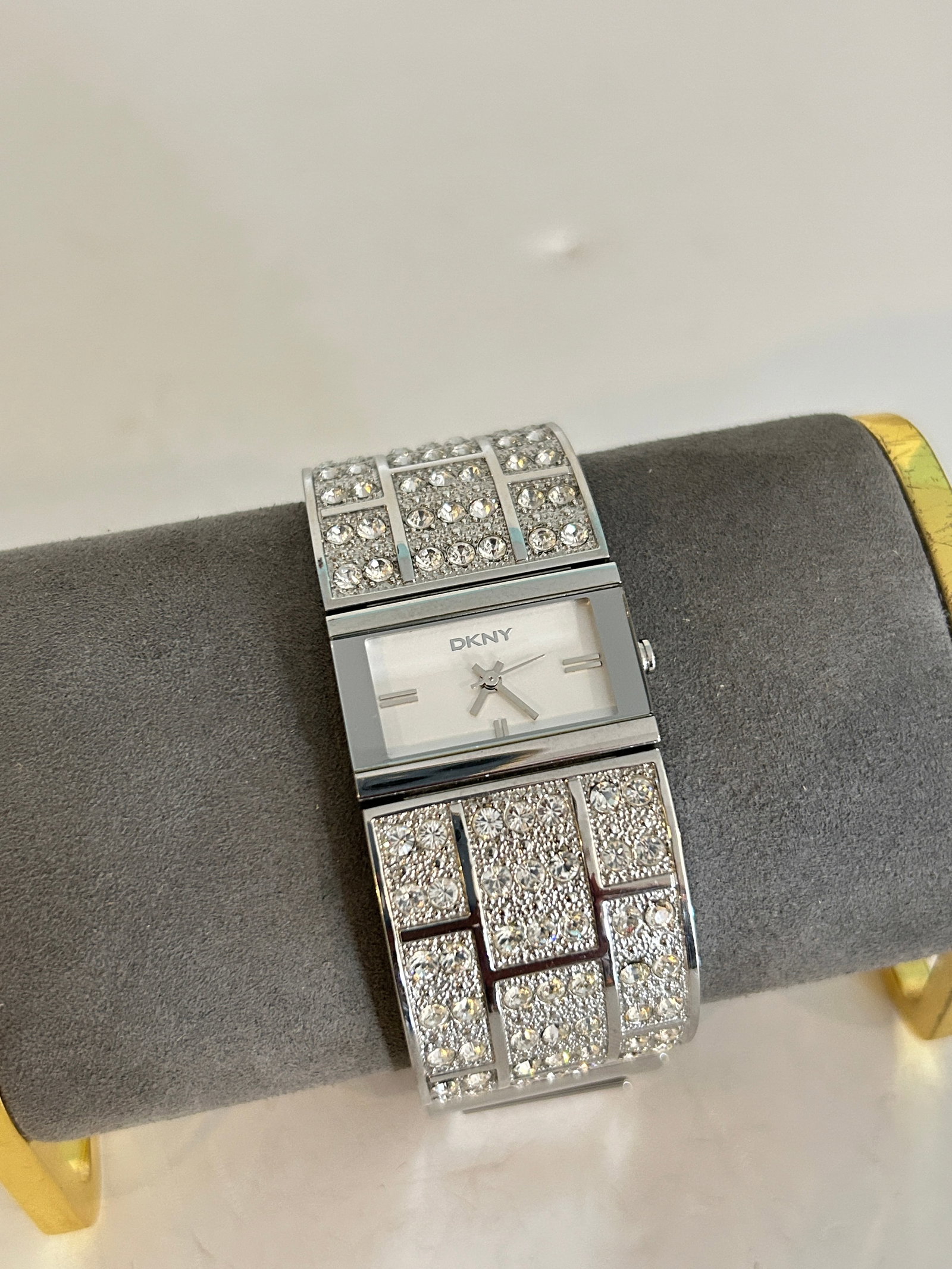 Vintage DKNY Ladies Stainless Steel Working Bracelet Watch 5": Vintage DKNY Ladies Stainless Steel Working Bracelet Watch 5" Please view all photos as they are part of the description and condition of this Item, Feel free to contact me with questions or picture r