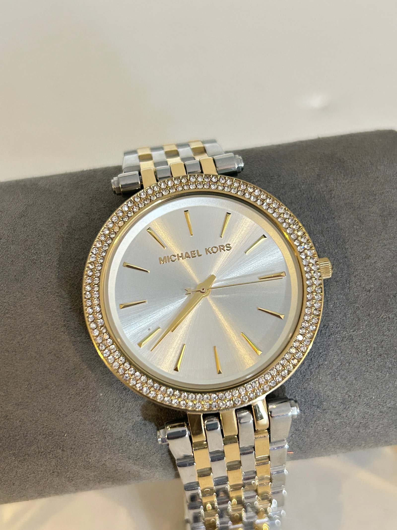 Michael Kors MK3215 Silver Dial Two Tone Stainless Steel Women's Watch working: Michael Kors MK3215 Silver Dial Two Tone Stainless Steel Women's Watch working Please view all photos as they are part of the description and condition of this Item, Feel free to contact me with quest