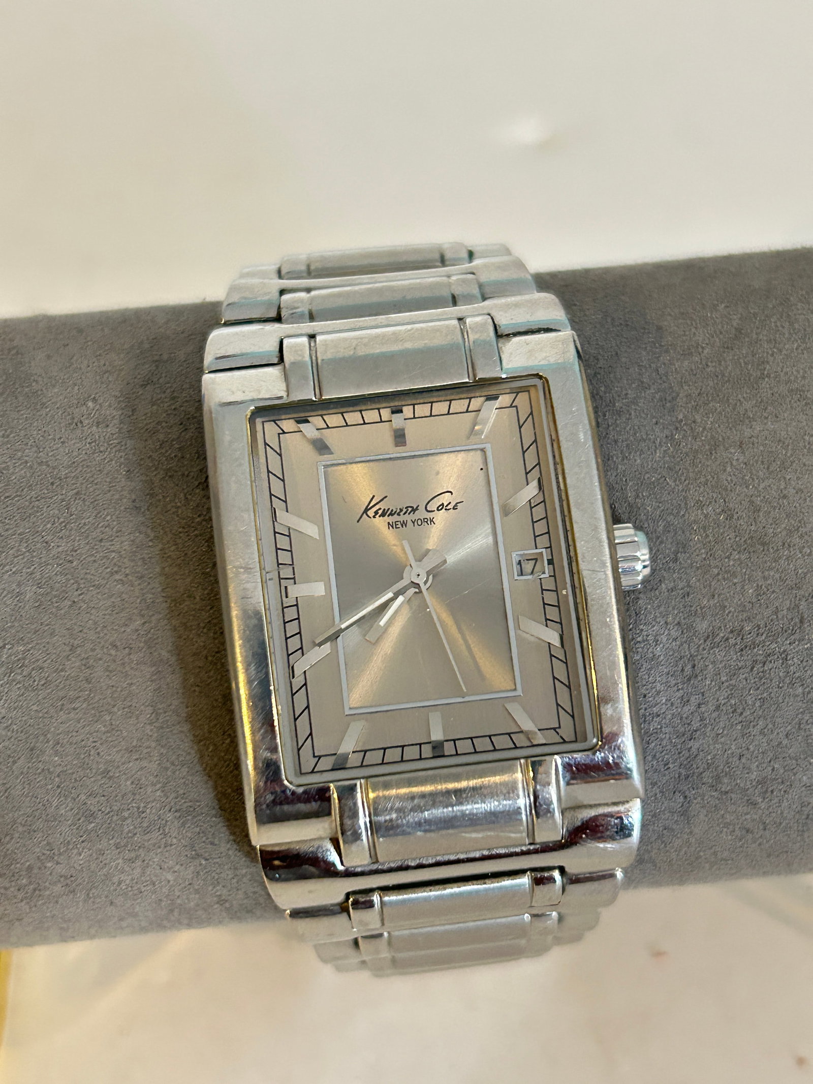 Kenneth Cole KC3540 Ladies Grey Dial and Stainless Steel Bracelet Watch WORKING: Kenneth Cole KC3540 Ladies Grey Dial and Stainless Steel Bracelet Watch WORKING Please view all photos as they are part of the description and condition of this Item, Feel free to contact me with ques