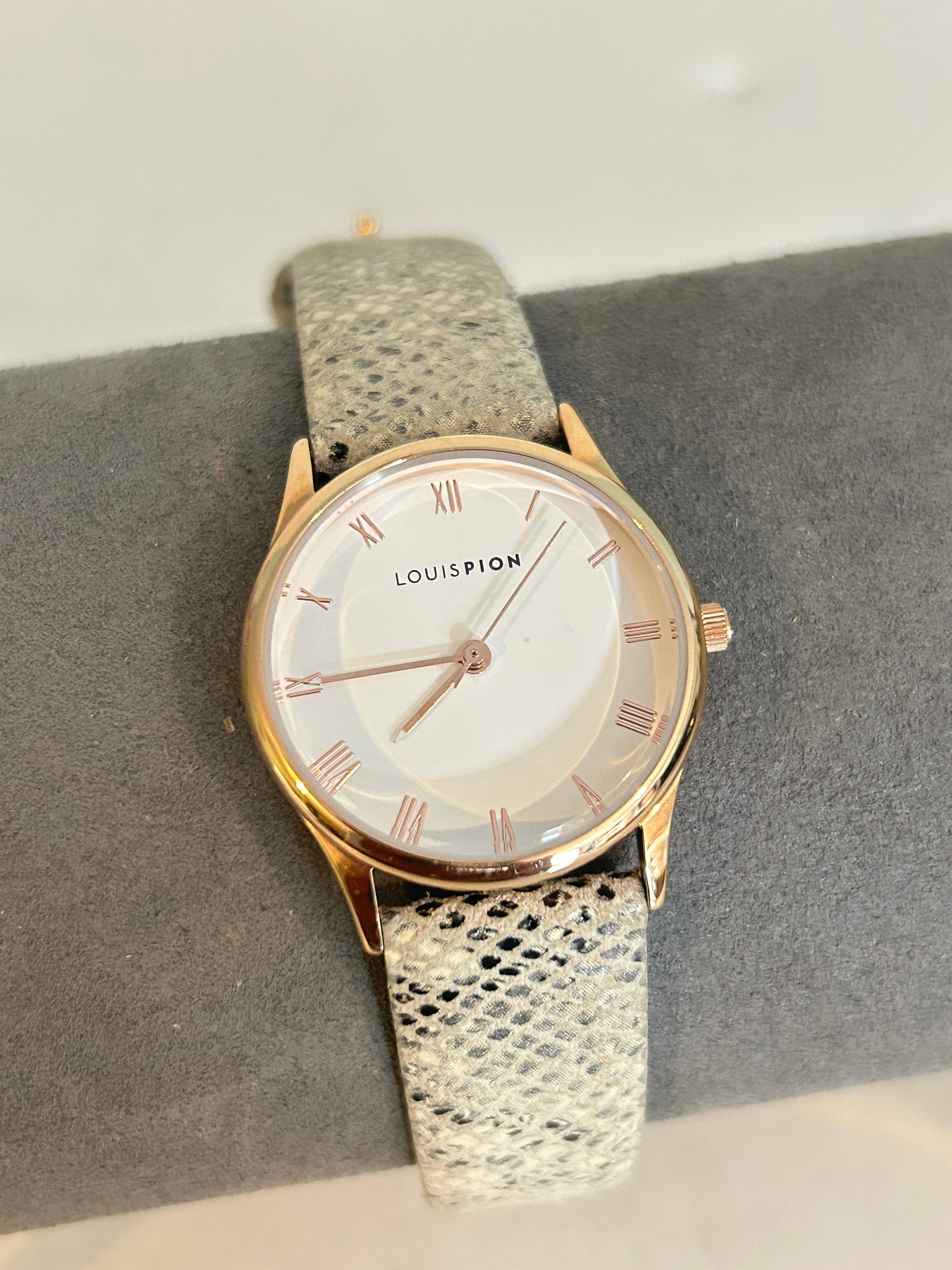 Vintage Louis Pion women's Working watch features a polished rose gold-tone: Vintage Louis Pion women's Working watch features a polished rose gold-tone Please view all photos as they are part of the description and condition of this Item, Feel free to contact me with question