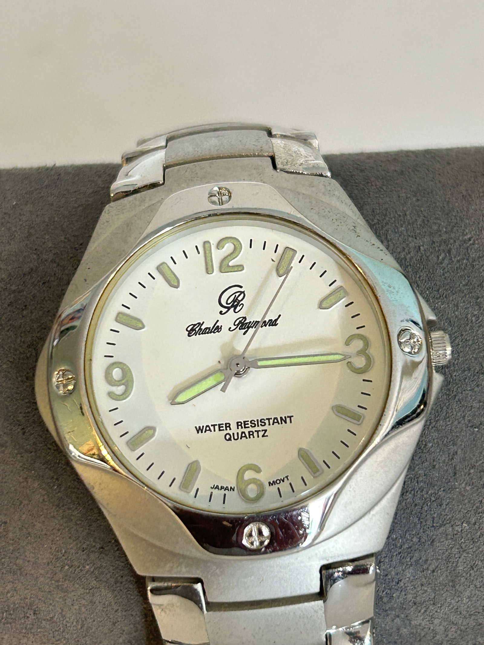 Vintage Charles Raymond Three-Hand Quartz Analog Men's Watch working: Vintage Charles Raymond Three-Hand Quartz Analog Men's Watch working Please view all photos as they are part of the description and condition of this Item, Feel free to contact me with questions or pi
