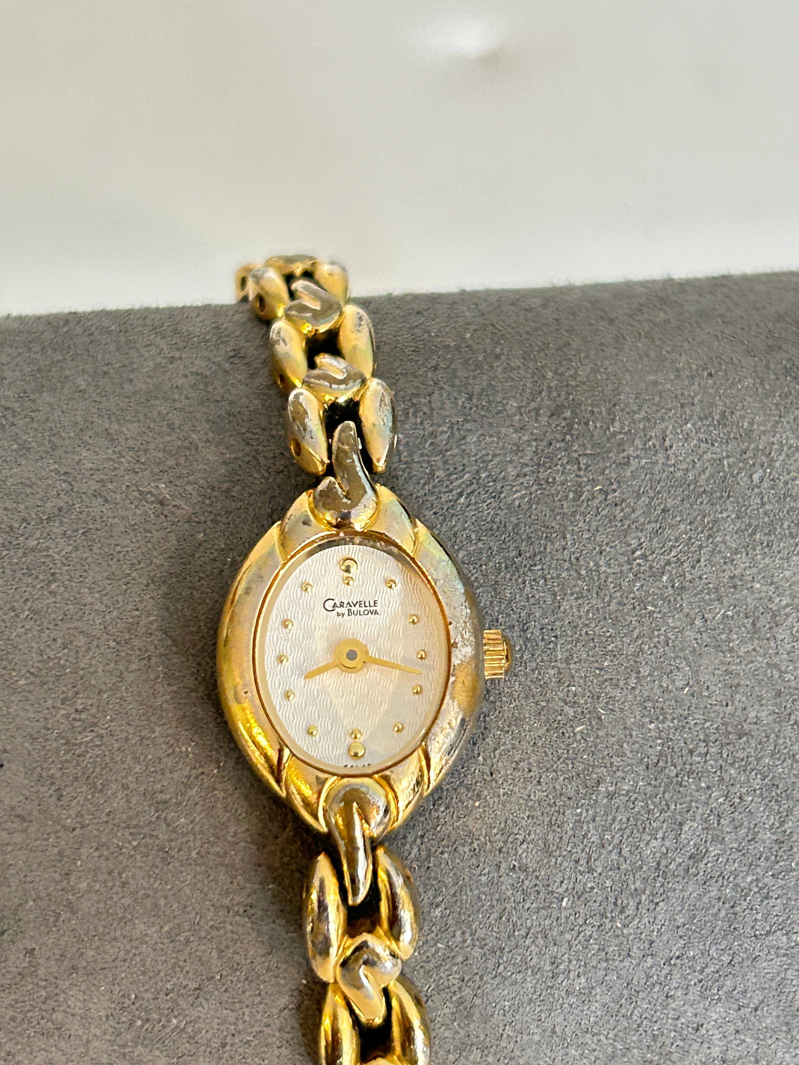 Vintage Caravelle by Bulova Quartz Watch Women Gold Tone Oval working: Vintage Caravelle by Bulova Quartz Watch Women Gold Tone Oval working Please view all photos as they are part of the description and condition of this Item, Feel free to contact me with questions or p