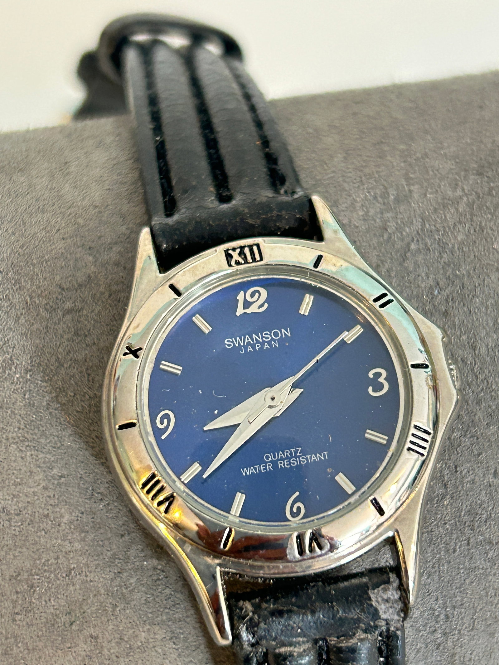 Vintage Swanson Japan quartz watch features a blue dial working (1 of 5)