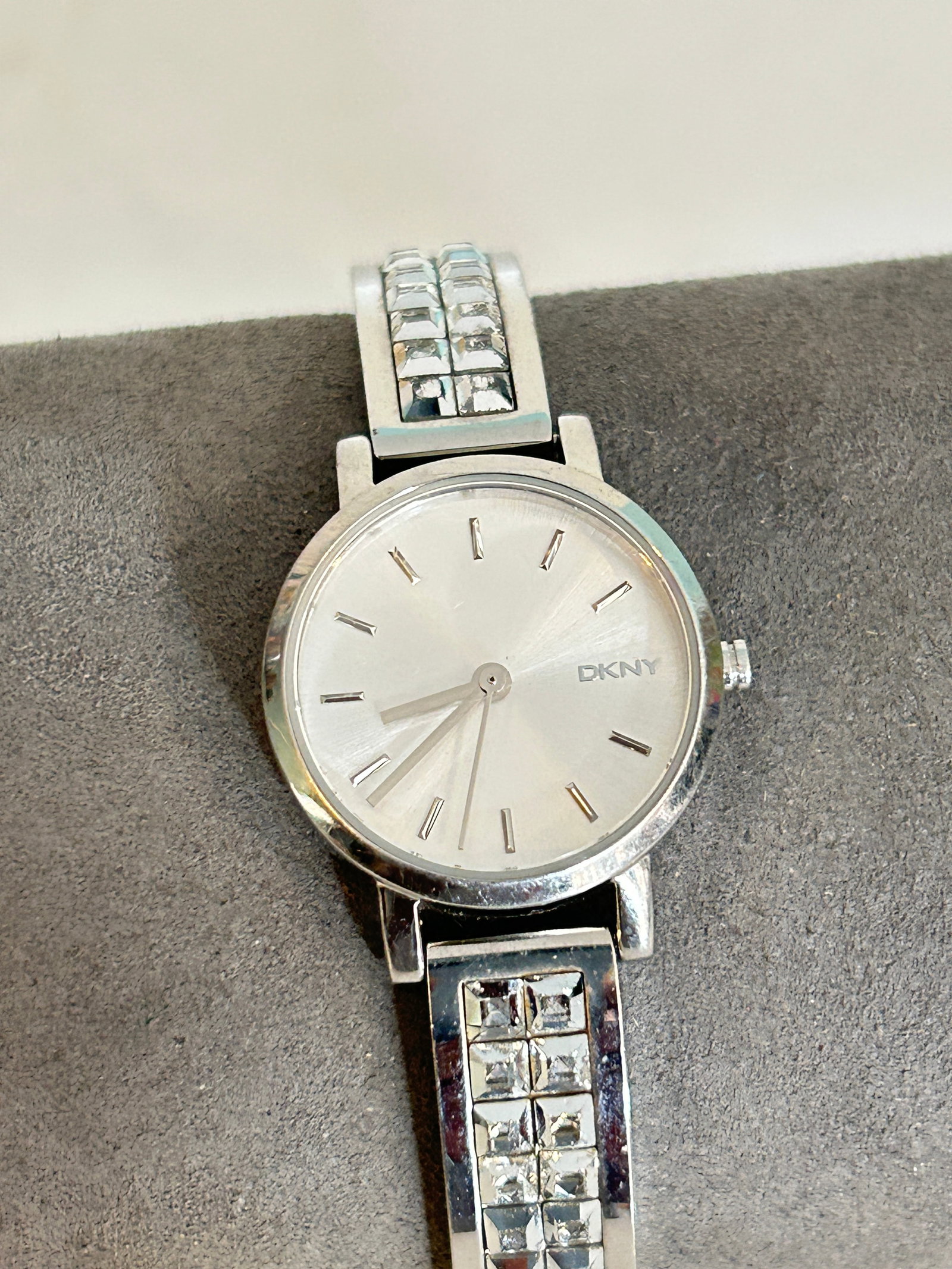 DKNY NY2277 Soho Silver Dial Stainless Steel Bangle Bracelet Women's Watch working: DKNY NY2277 Soho Silver Dial Stainless Steel Bangle Bracelet Women's Watch working Please view all photos as they are part of the description and condition of this Item, Feel free to contact me with q