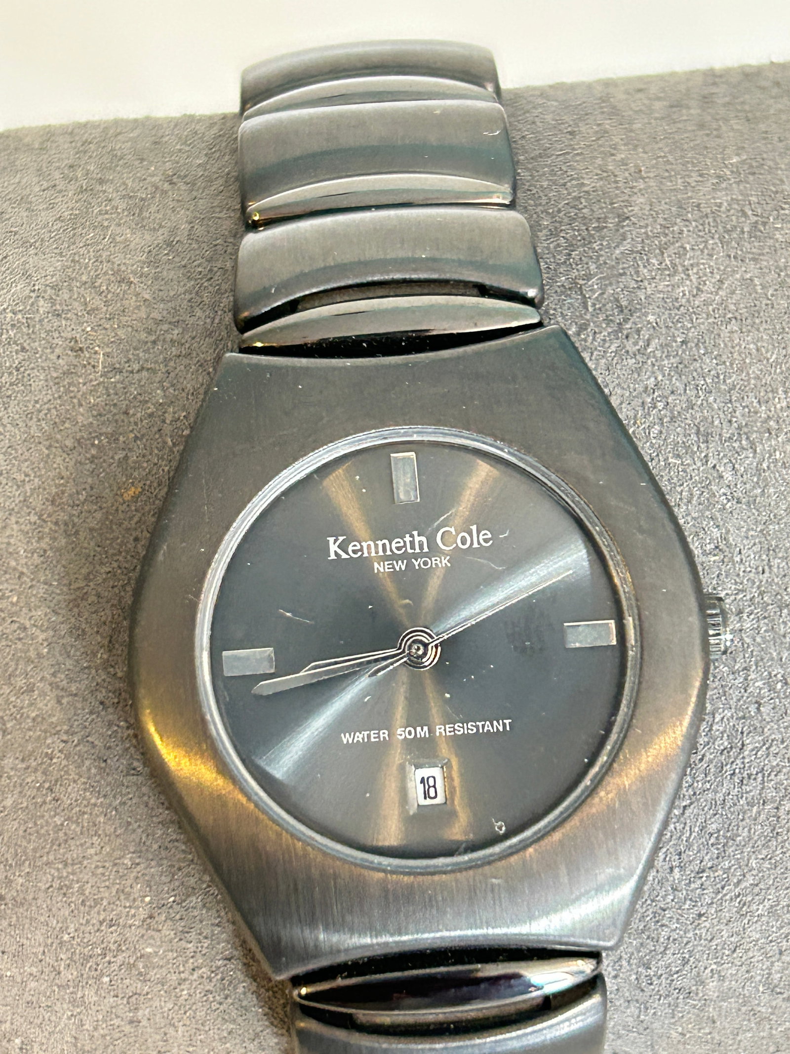 Vintage Kenneth Cole New York gunmetal-tone Watch working: Vintage Kenneth Cole New York gunmetal-tone Watch working Please view all photos as they are part of the description and condition of this Item, Feel free to contact me with questions or picture reque