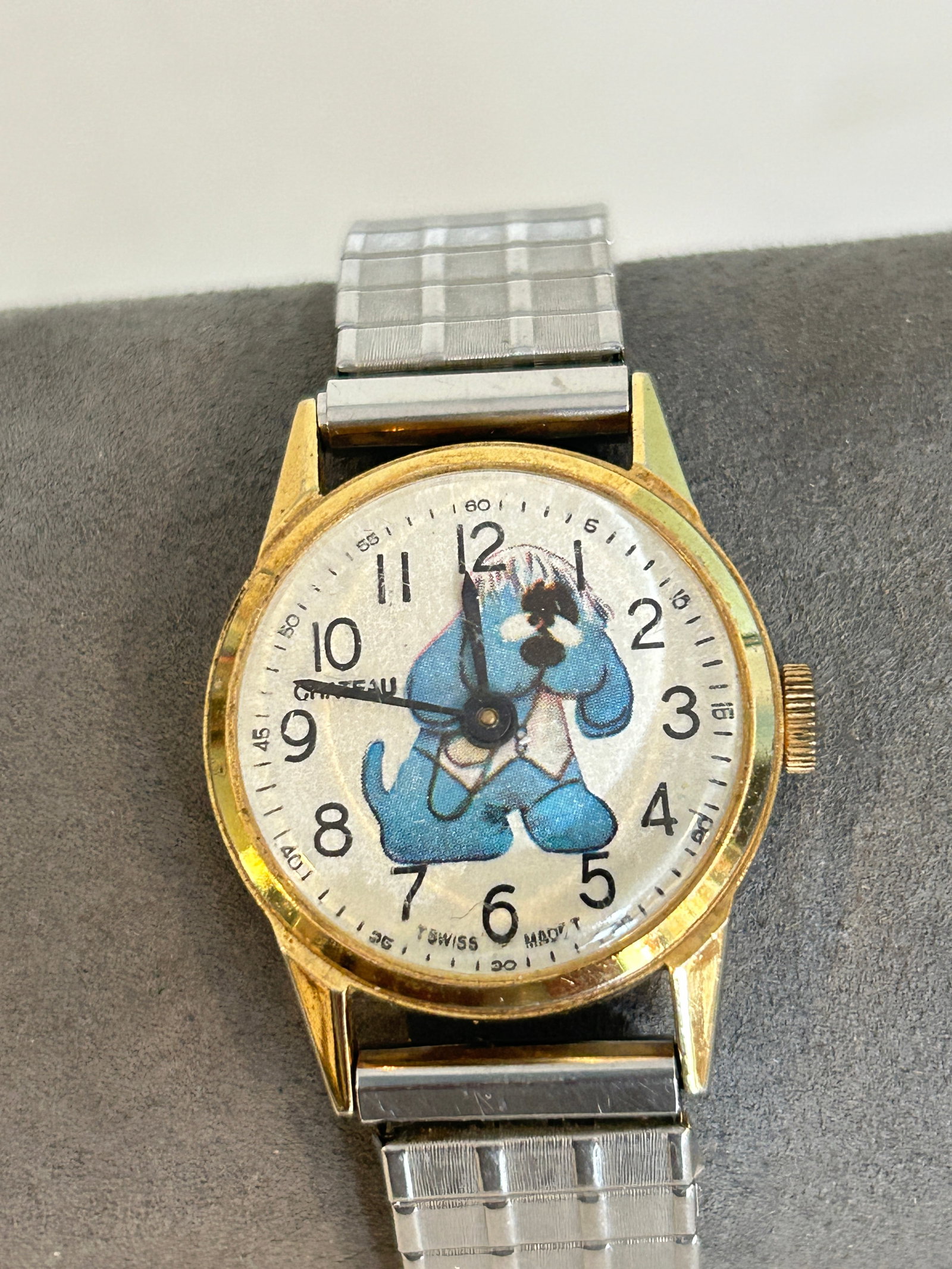 Vintage Chateau mechanical character Watch working: Vintage Chateau mechanical character Watch working Please view all photos as they are part of the description and condition of this Item, Feel free to contact me with questions or picture requests! Us