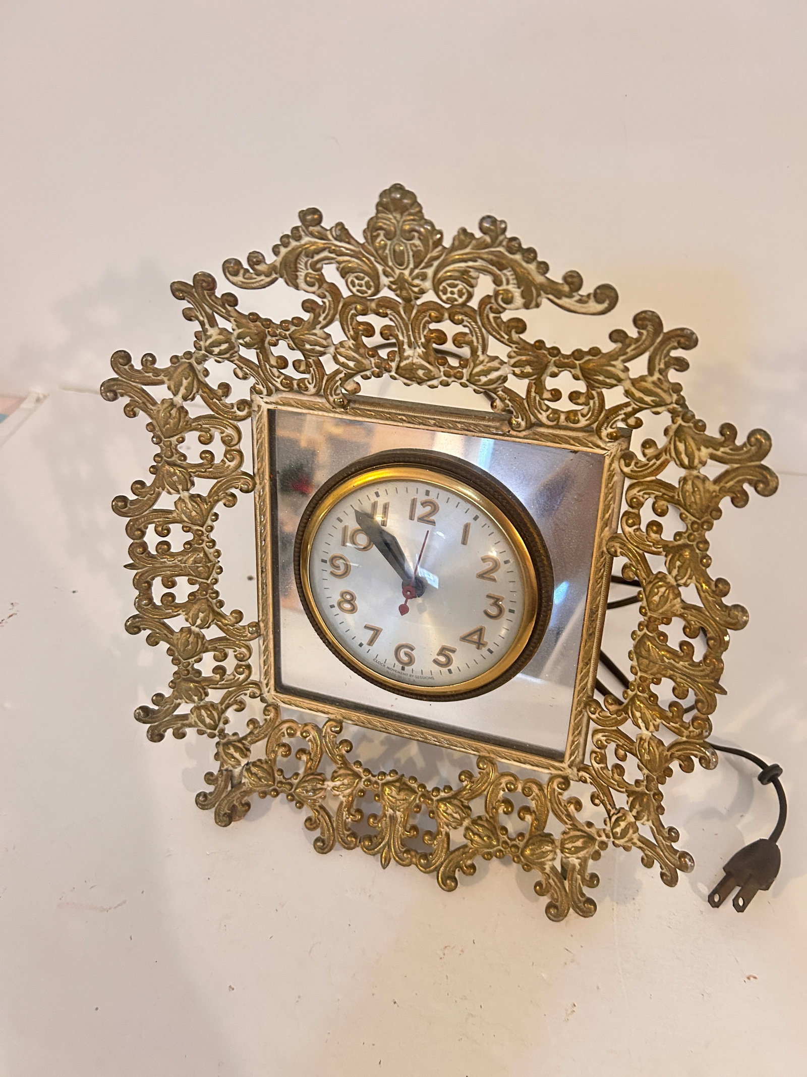 Vintage Sessions Movement Clock not working: Vintage Sessions Movement Clock not working Please view all photos as they are part of the description and condition of this Item, Feel free to contact me with questions or picture requests! Used Item