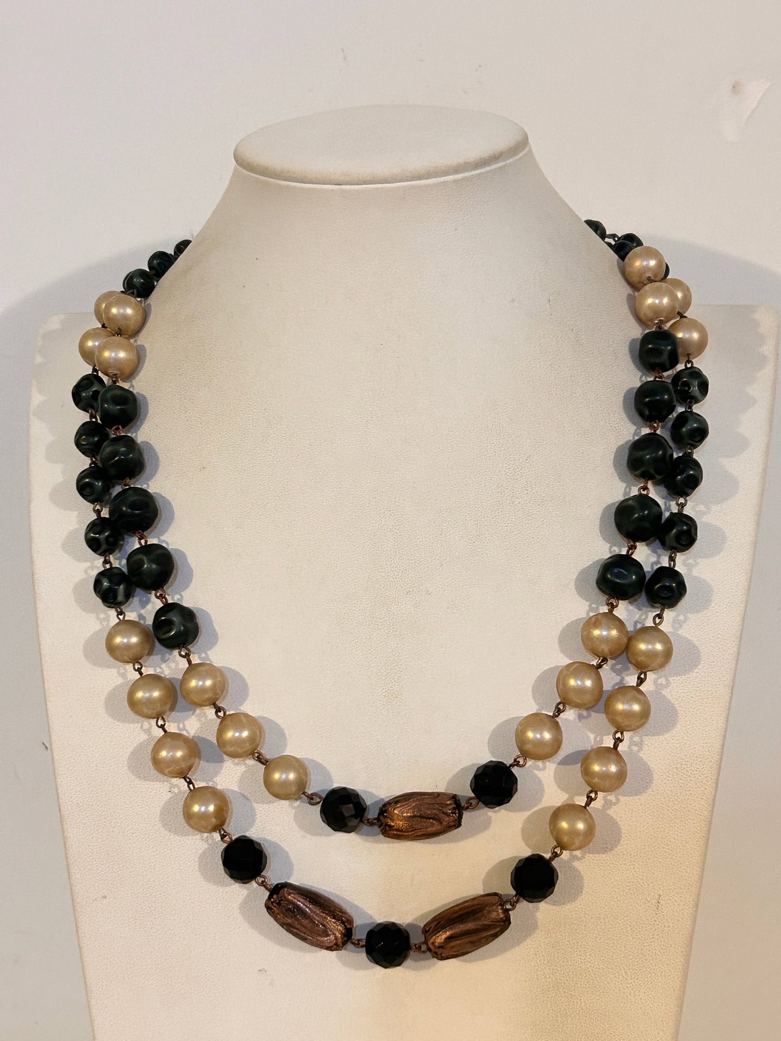 Vintage 1940s Heavy bead Necklace 20": Vintage 1940s Heavy bead Necklace 20"Please view all photos as they are part of the description and condition of this Item, Feel free to contact me with questions or picture requests! Used Item AS IS