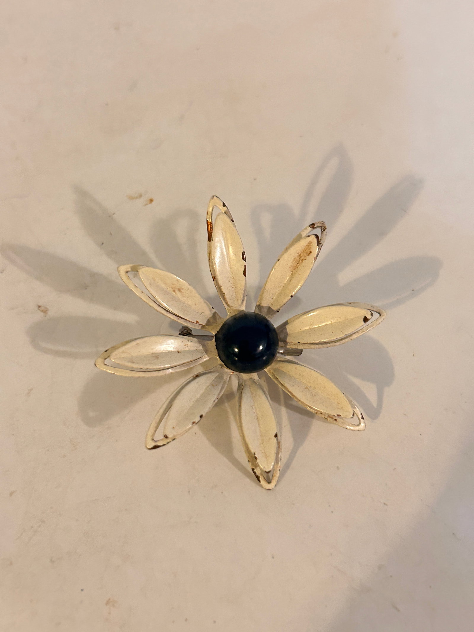 Vintage White Floral Brooch: Vintage White Floral BroochPlease view all photos as they are part of the description and condition of this Item, Feel free to contact me with questions or picture requests! Used Item AS IS