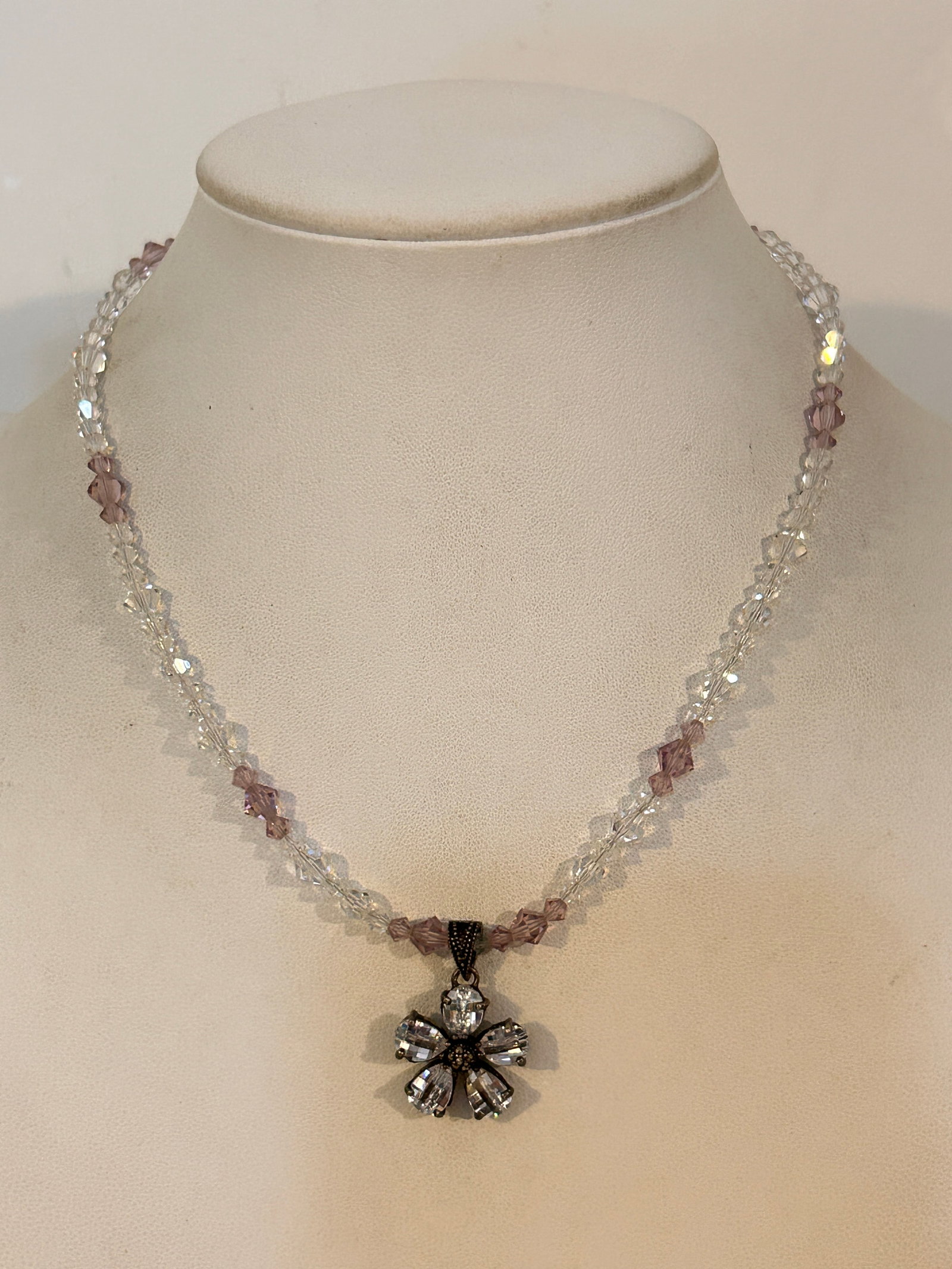Vintage Sterling Silver Crystal Pendant Necklace 17": Vintage Sterling Silver Crystal Pendant Necklace 17"Please view all photos as they are part of the description and condition of this Item, Feel free to contact me with questions or picture requests! U