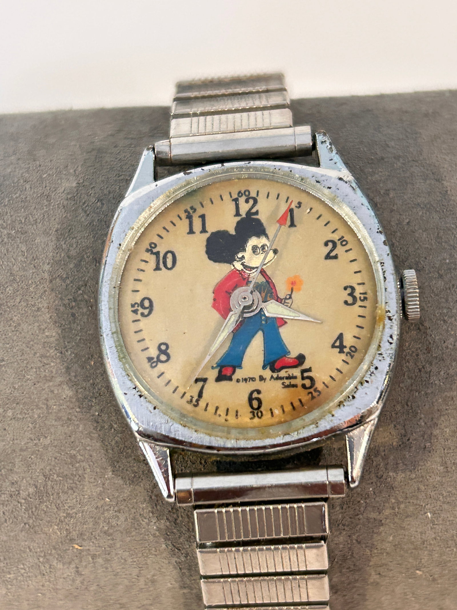 Vintage Mickey Mouse Watch 1970 mech by adorable sales working: Vintage Mickey Mouse Watch 1970 mech by adorable sales workingPlease view all photos as they are part of the description and condition of this Item, Feel free to contact me with questions or picture r