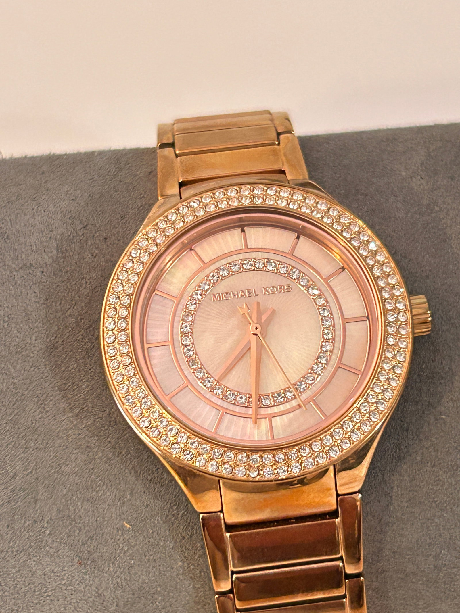 Michael Kors MK3802 Women's Stainless Steel Analog Dial Quartz Wrist Watch working: Michael Kors MK3802 Women's Stainless Steel Analog Dial Quartz Wrist Watch workingPlease view all photos as they are part of the description and condition of this Item, Feel free to contact me with qu