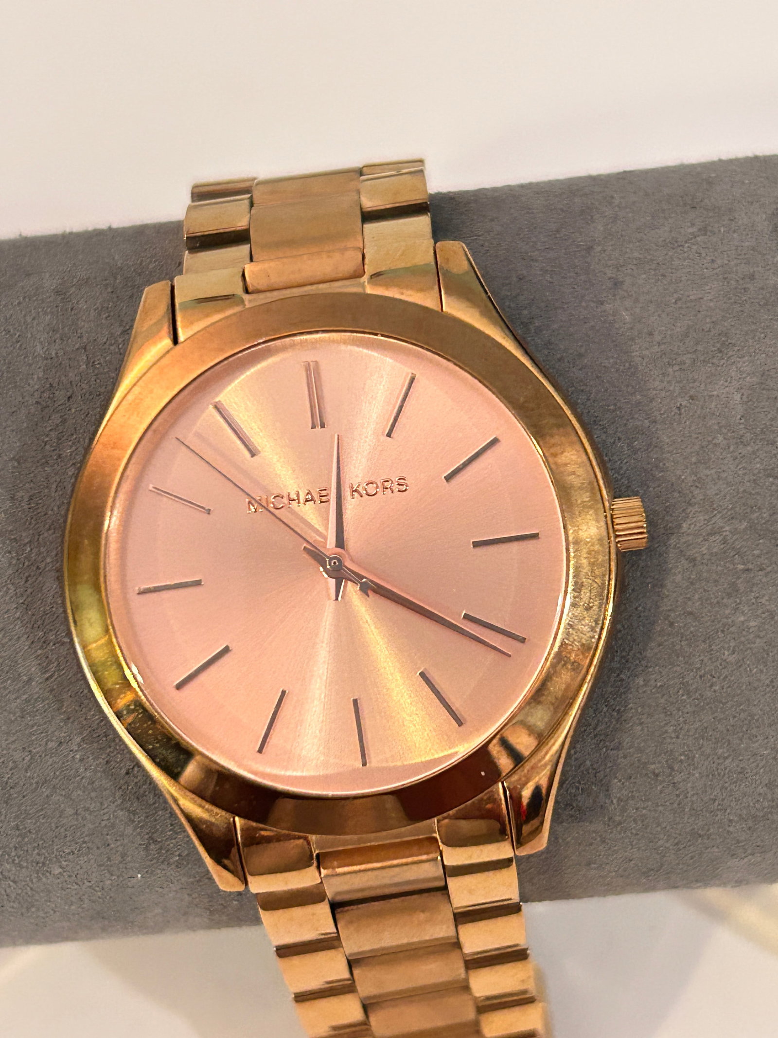 Michael Kors Runway Rose Gold-Tone Women's Watch MK3197: Michael Kors Runway Rose Gold-Tone Women's Watch MK3197Please view all photos as they are part of the description and condition of this Item, Feel free to contact me with questions or picture requests