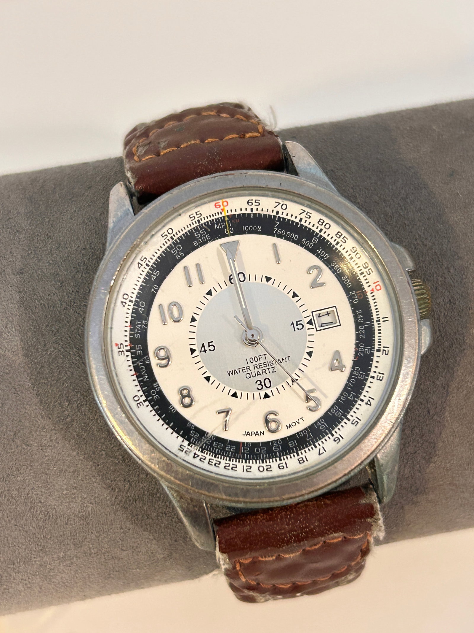 Vintag Advance Watch - PUR55061W - QUARTZ needs bat: Vintag Advance Watch - PUR55061W - QUARTZ needs batPlease view all photos as they are part of the description and condition of this Item, Feel free to contact me with questions or picture requests! Us