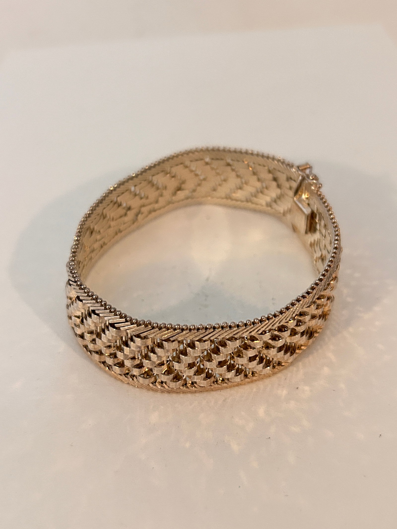 Designer Milor Italy 925 Sterling Silver Wide Chevron Textured Chain Bracelet 38 grams: Designer Milor Italy 925 Sterling Silver Wide Chevron Textured Chain Bracelet 38 grams Please view all photos as they are part of the description and condition of this Item, Feel free to contact me wi