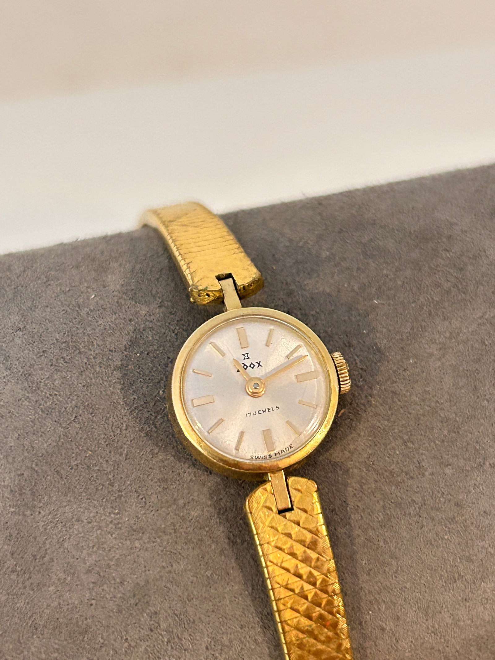 1960s Vintage EDOX working Cocktail Watch Dainty Round Gold Plated Case, Manual Wind Rare: 1960s Vintage EDOX working Cocktail Watch Dainty Round Gold Plated Case, Manual Wind Rare Please view all photos as they are part of the description and condition of this Item, Feel free to contact me