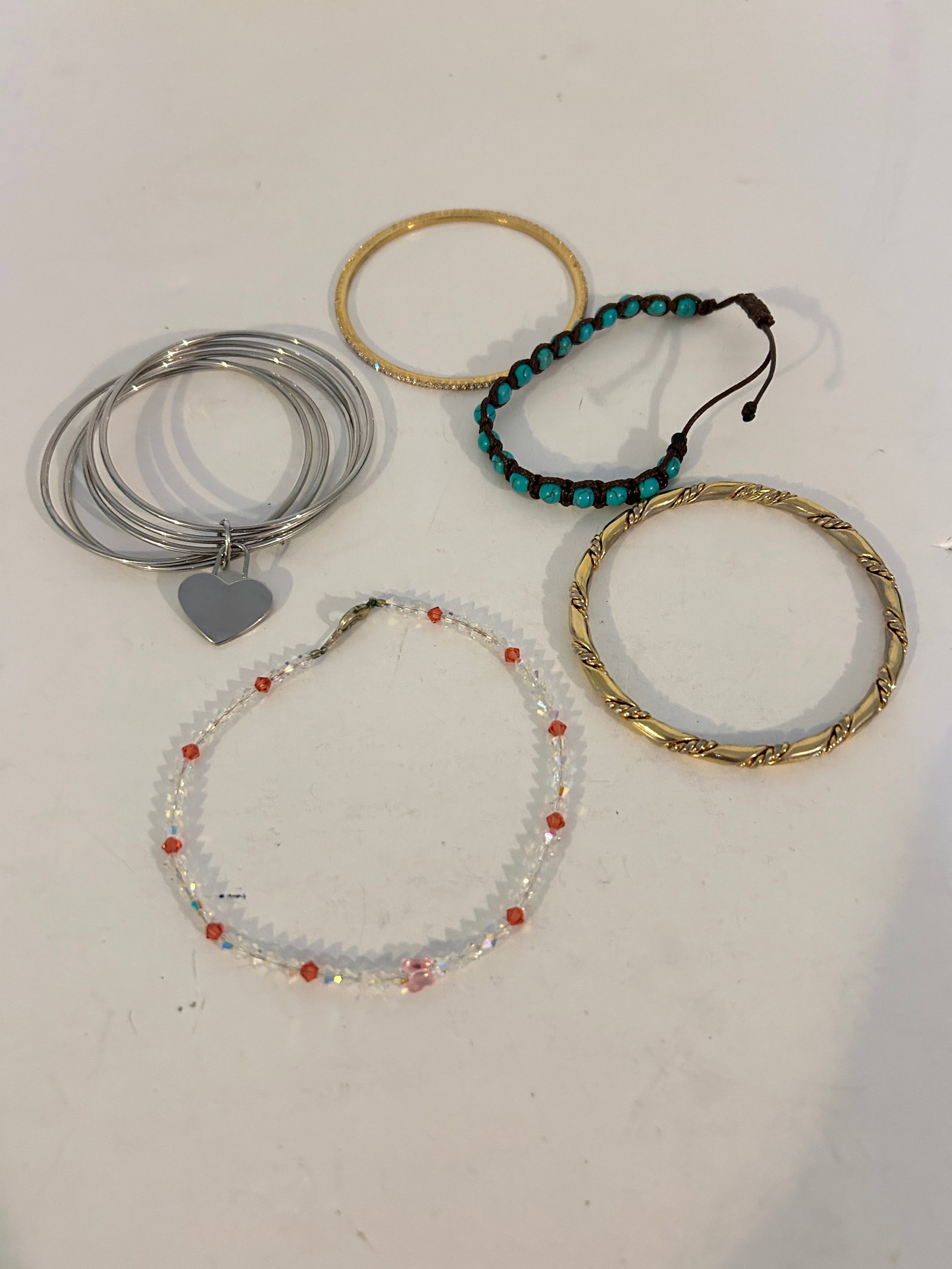 Vintage Lot of 5 good Bracelets: Vintage Lot of 5 good Bracelets Please view all photos as they are part of the description and condition of this Item, Feel free to contact me with questions or picture requests! Used Item AS IS