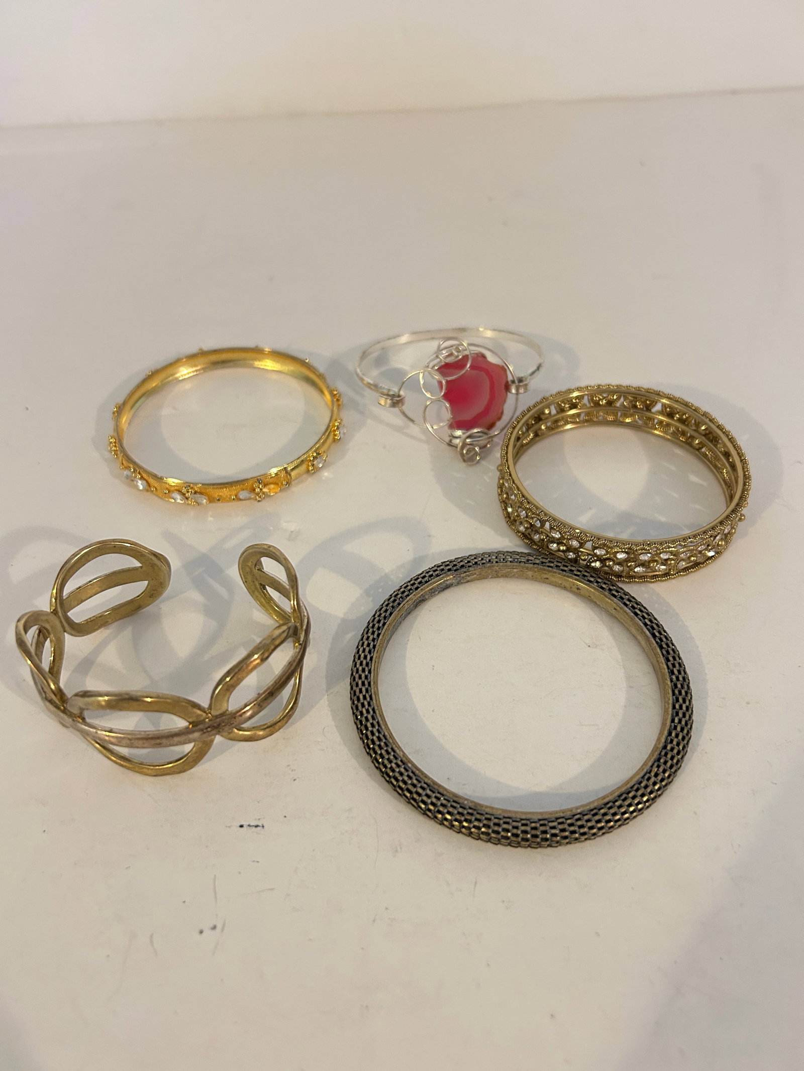 Vintage Lot of 5 good Bracelets (1 of 4)