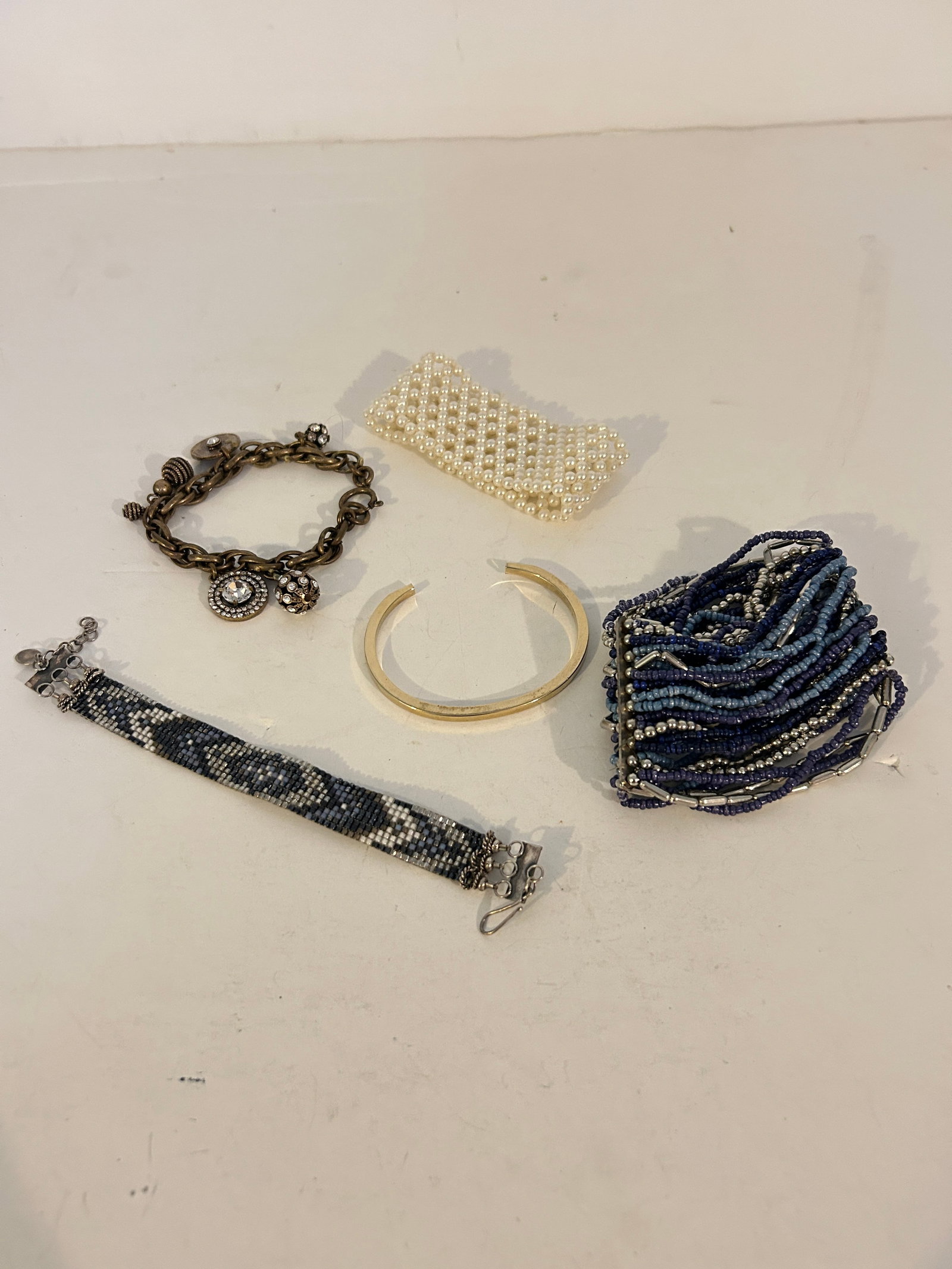 Vintage Lot of 5 good Bracelets: Vintage Lot of 5 good Bracelets Please view all photos as they are part of the description and condition of this Item, Feel free to contact me with questions or picture requests! Used Item AS IS