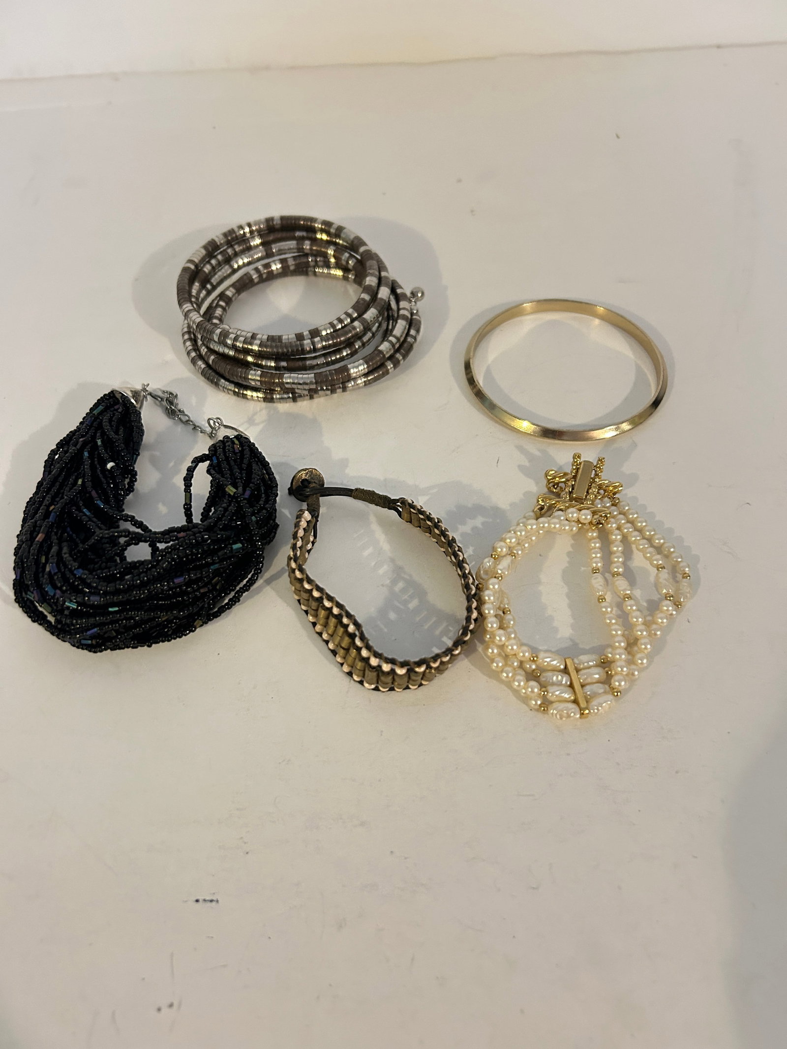 Vintage Lot of 5 good Bracelets: Vintage Lot of 5 good Bracelets Please view all photos as they are part of the description and condition of this Item, Feel free to contact me with questions or picture requests! Used Item AS IS