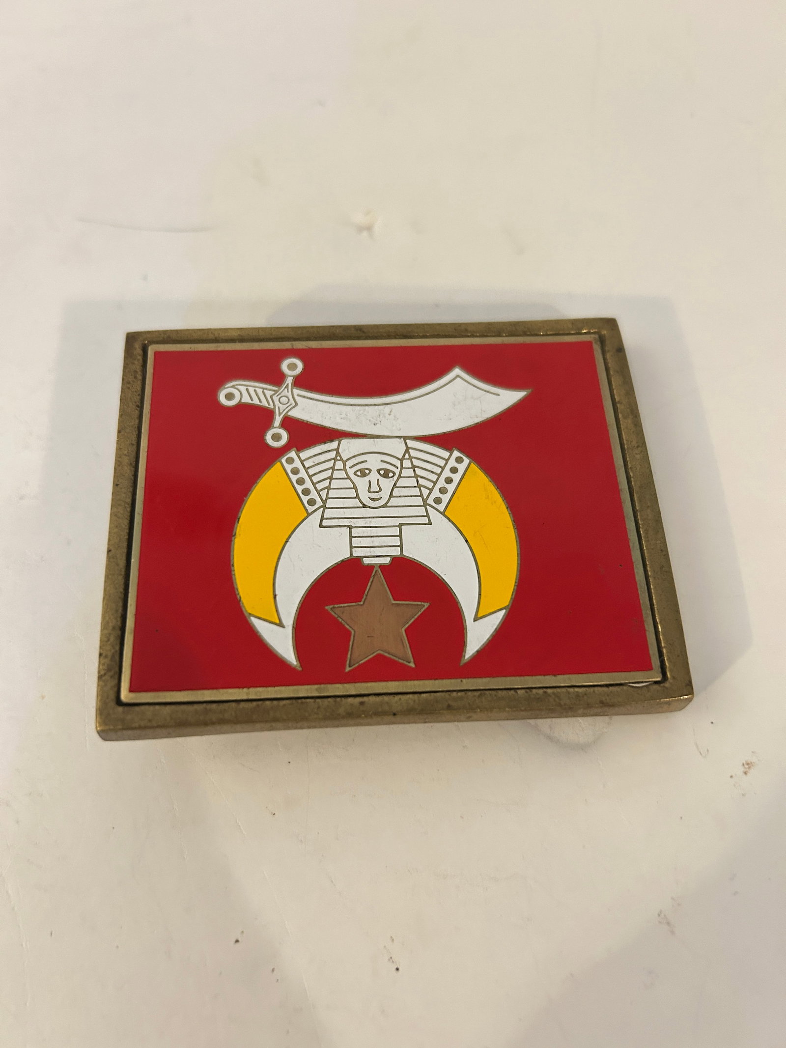 Vintage Shriners Freemason Medallion Belt Buckle: Vintage Shriners Freemason Medallion Belt Buckle Please view all photos as they are part of the description and condition of this Item, Feel free to contact me with questions or picture requests! Used