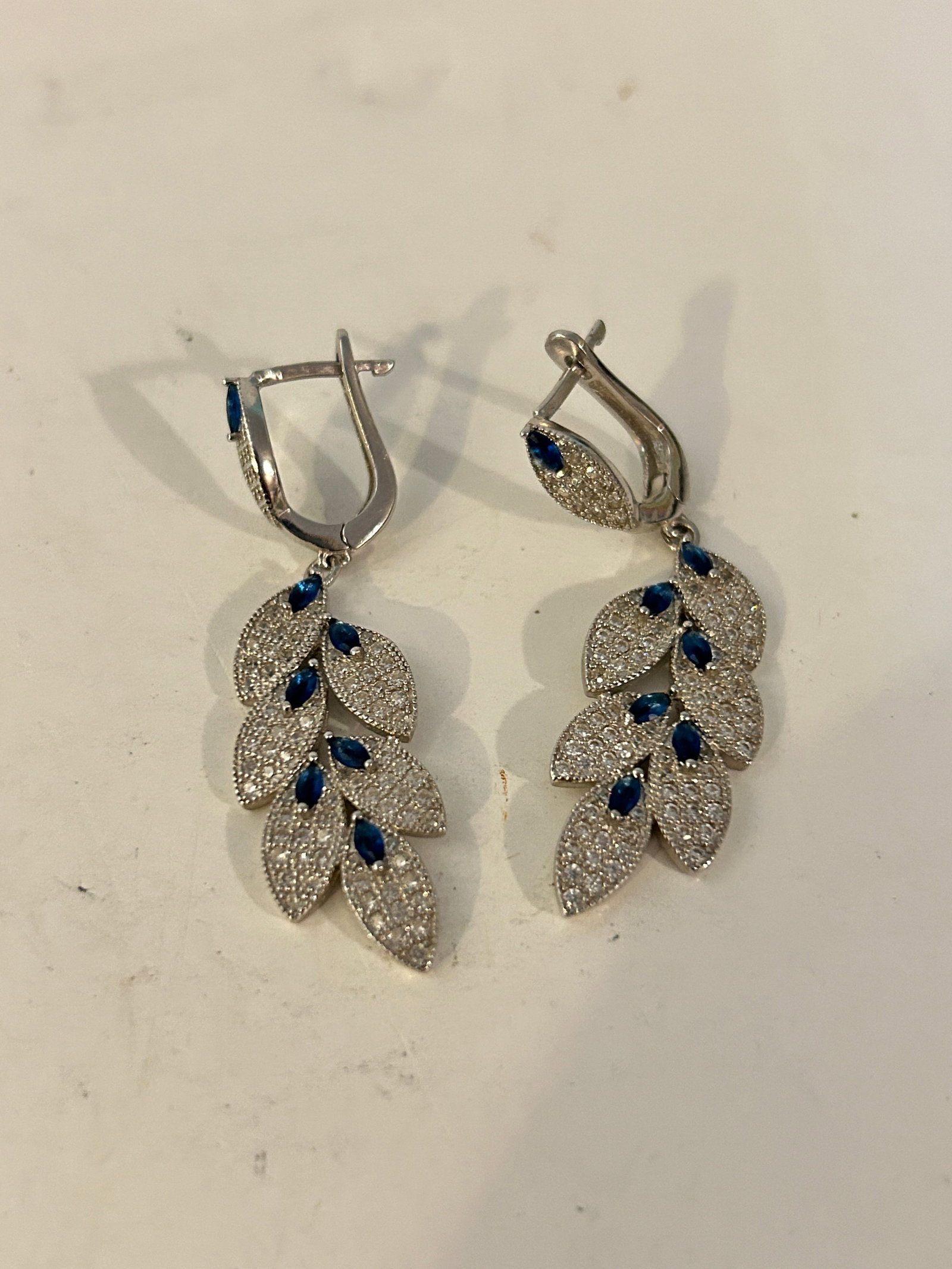 Vintage Sterling Silver Earrings: Vintage Sterling Silver Earrings Please view all photos as they are part of the description and condition of this Item, Feel free to contact me with questions or picture requests! Used Item AS IS