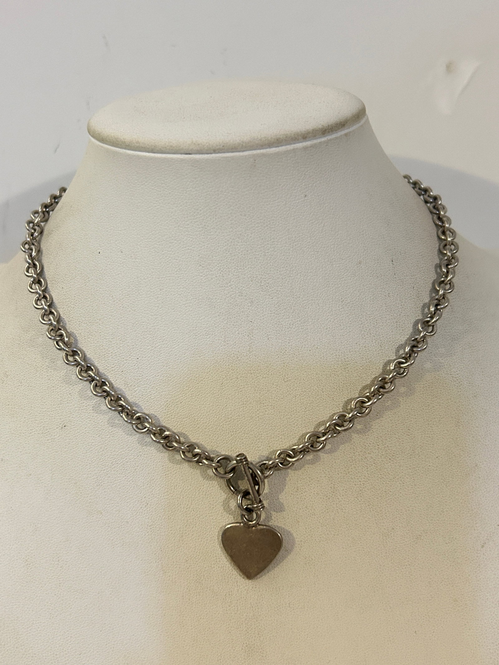 Vintage Sterling Silver Tiffany Style heart Necklace 38 grams 16": Vintage Sterling Silver Tiffany Style heart Necklace 38 grams 16" Please view all photos as they are part of the description and condition of this Item, Feel free to contact me with questions or pictu