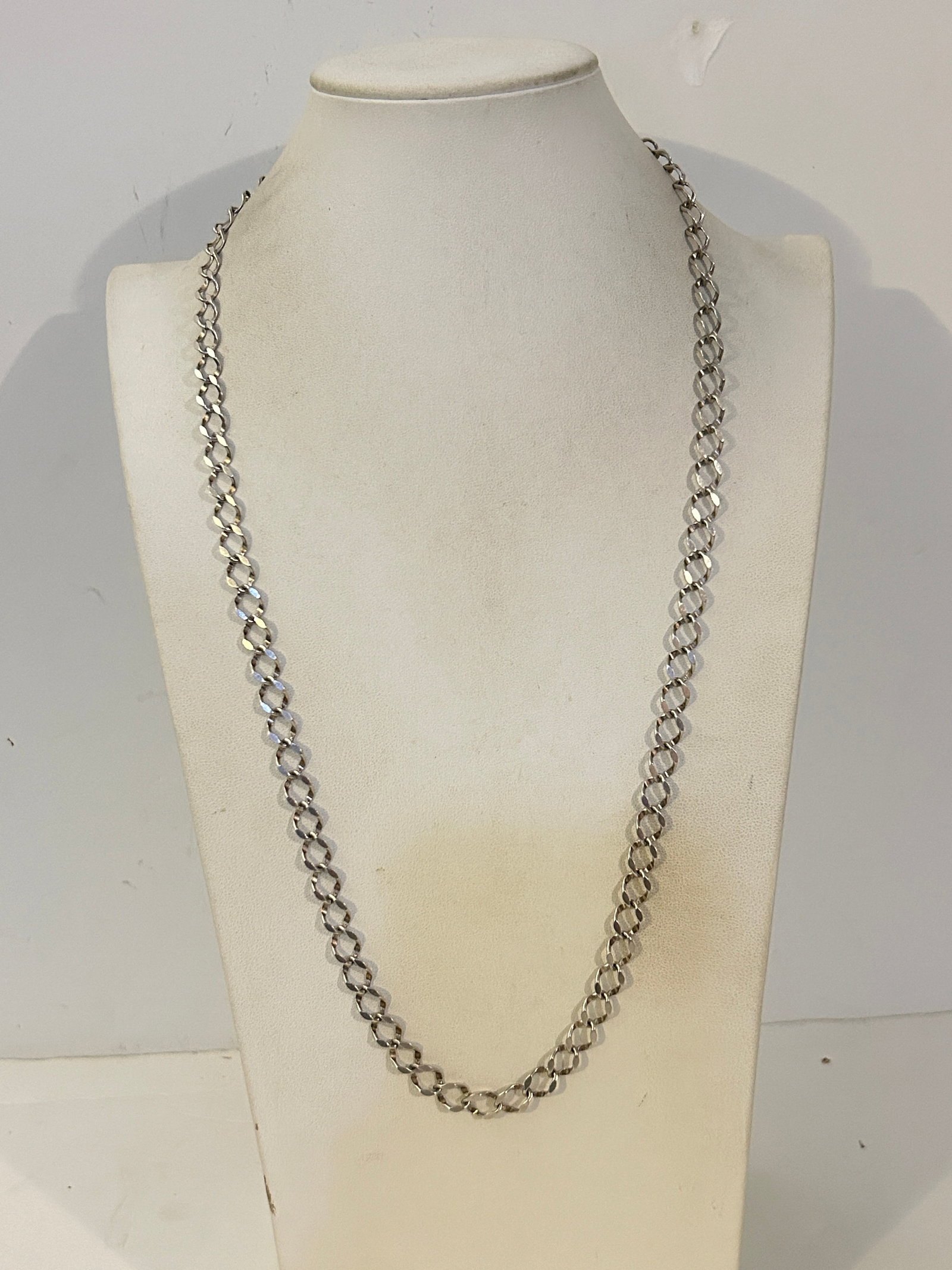 Vintage Sterling Silver large chain link Necklace 25 grams 30": Vintage Sterling Silver large chain link Necklace 25 grams 30" Please view all photos as they are part of the description and condition of this Item, Feel free to contact me with questions or picture 