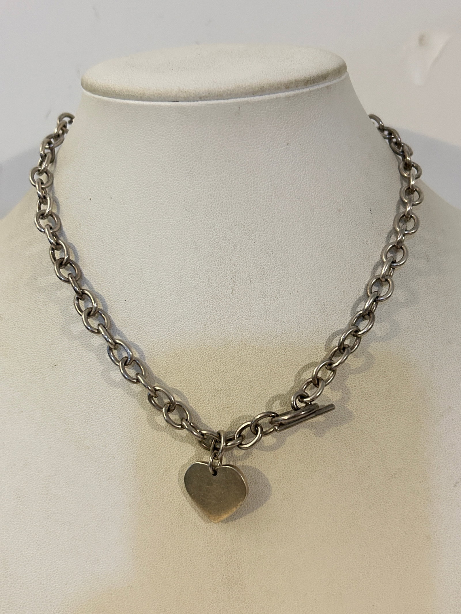 Vintage Sterling Silver rolo Tiffany Style heart Necklace 35 grams 16": Vintage Sterling Silver rolo Tiffany Style heart Necklace 35 grams 16" Please view all photos as they are part of the description and condition of this Item, Feel free to contact me with questions or 
