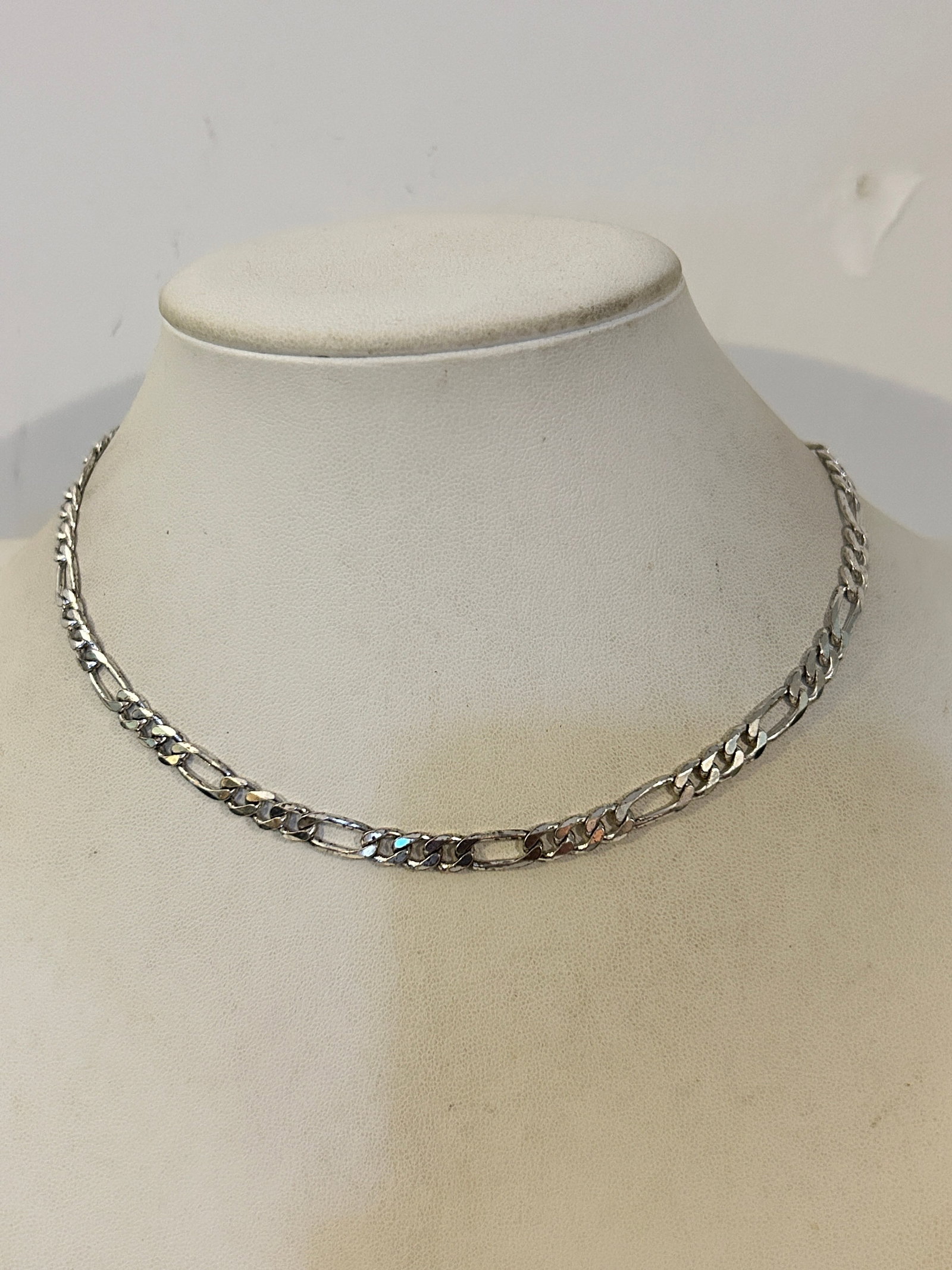 Vintage Sterling Silver Figaro Link Chain Necklace 21 grams 16": Vintage Sterling Silver Figaro Link Chain Necklace 21 grams 16" Please view all photos as they are part of the description and condition of this Item, Feel free to contact me with questions or picture