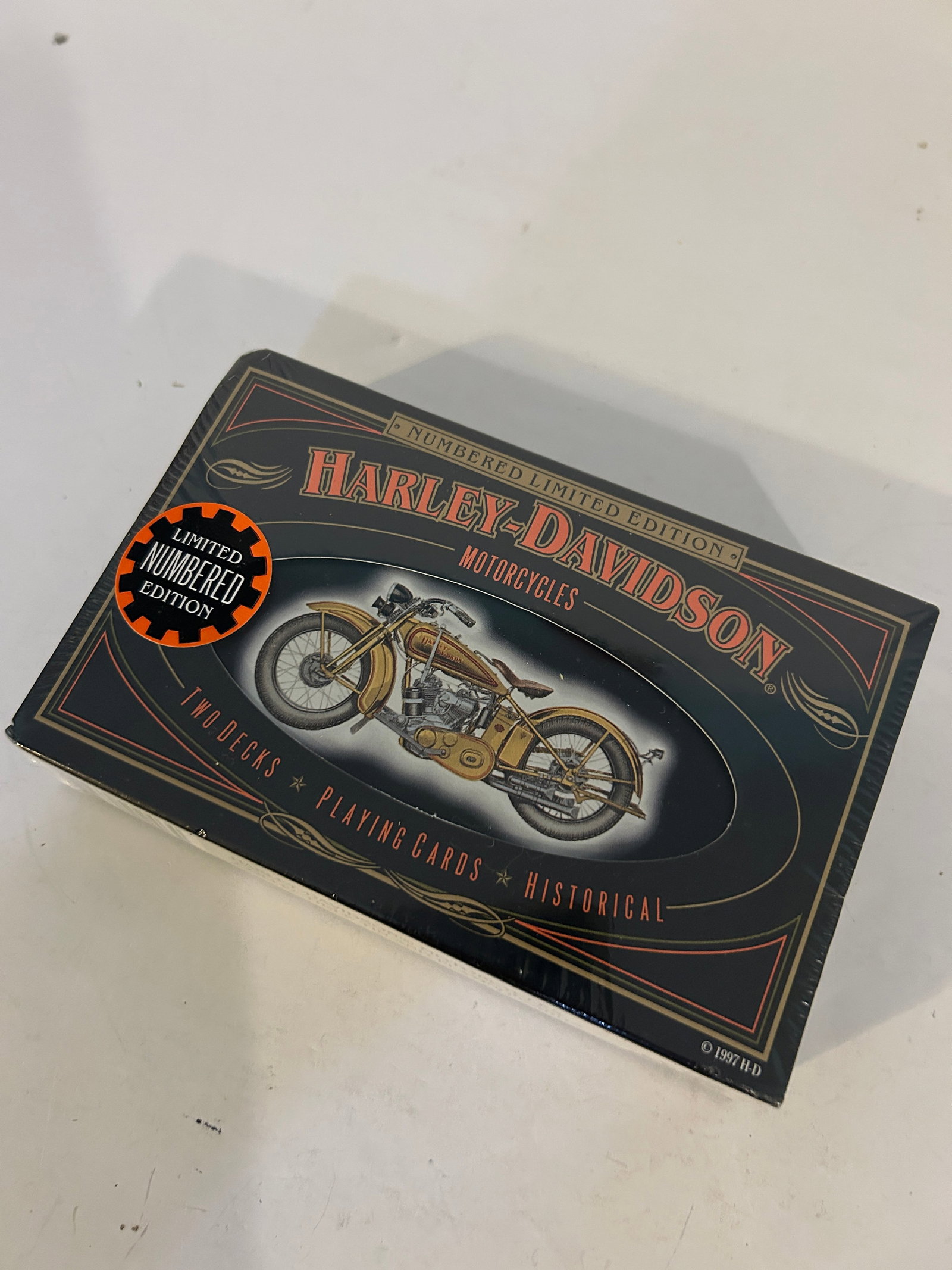 Harley Davidson Playing Cards In Tin Limited Edition: Harley Davidson Playing Cards In Tin Limited Edition Please view all photos as they are part of the description and condition of this Item, Feel free to contact me with questions or picture requests! 