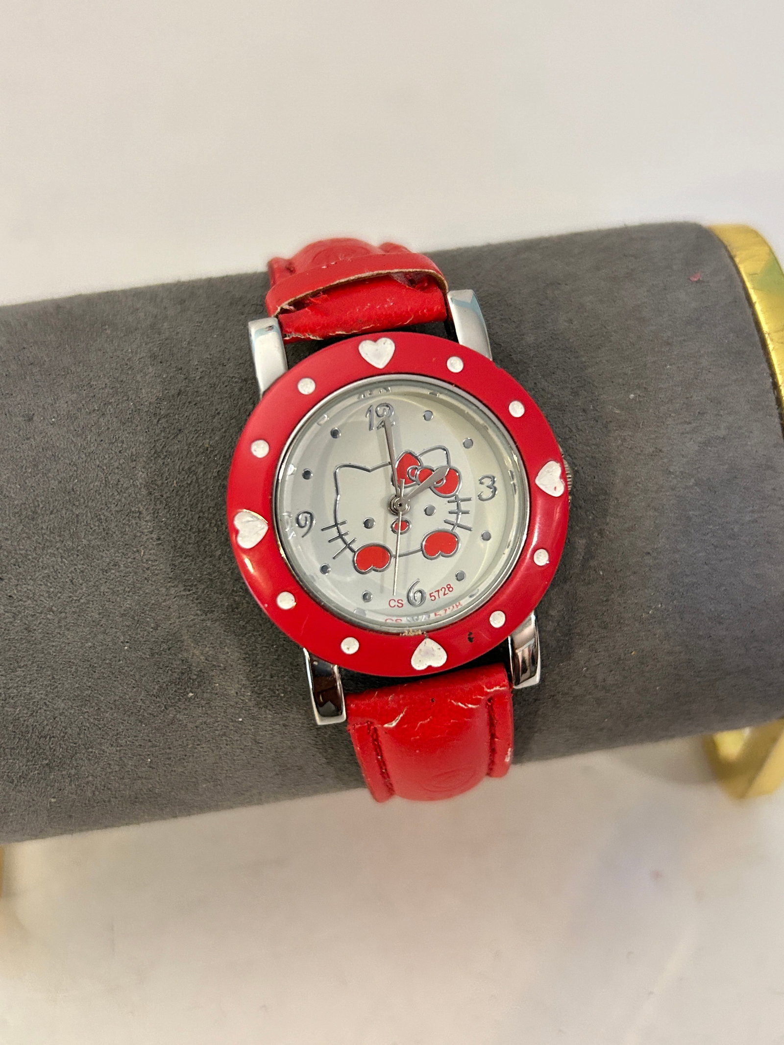 Hello Kitty Children Fashion Wrist Watch needs bat: Hello Kitty Children Fashion Wrist Watch needs bat Please view all photos as they are part of the description and condition of this Item, Feel free to contact me with questions or picture requests! Us