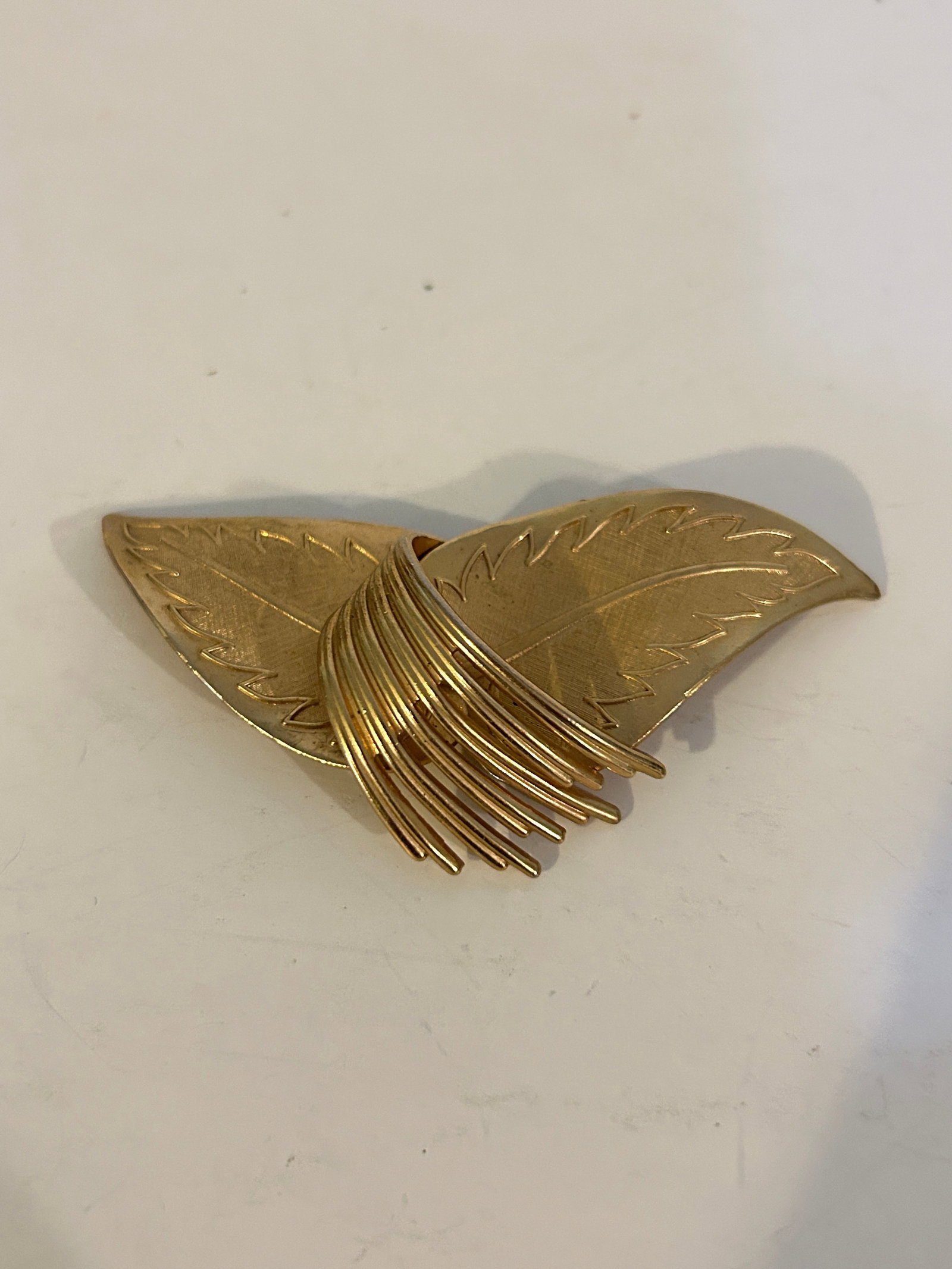Coro Pegasus Leaf Brooch Pin Matte Textured Gold Tone 3.25" (1 of 4)