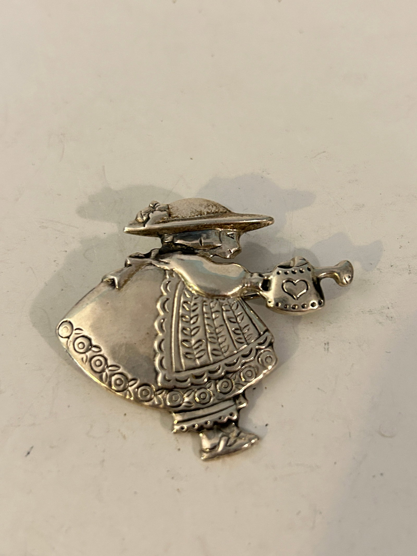 Mary Engelbreit Sterling Silver 925 Girl with Watering Can Pin Brooch (1 of 4)
